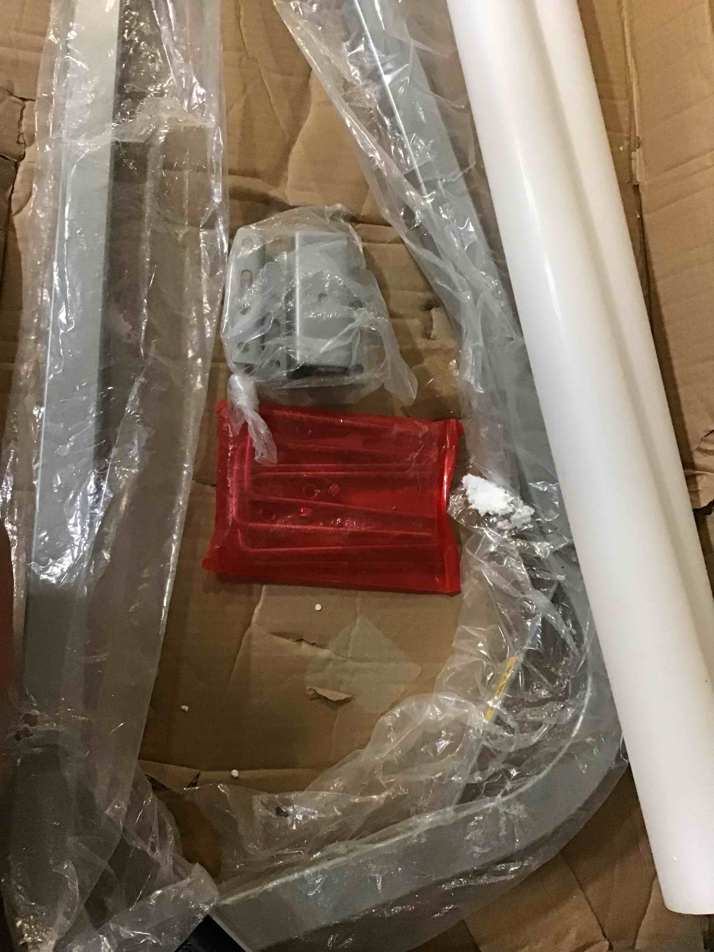 https://s3.amazonaws.com/lotting-images-prod/bidfta/BLU5413543_1690977584379.jpeg