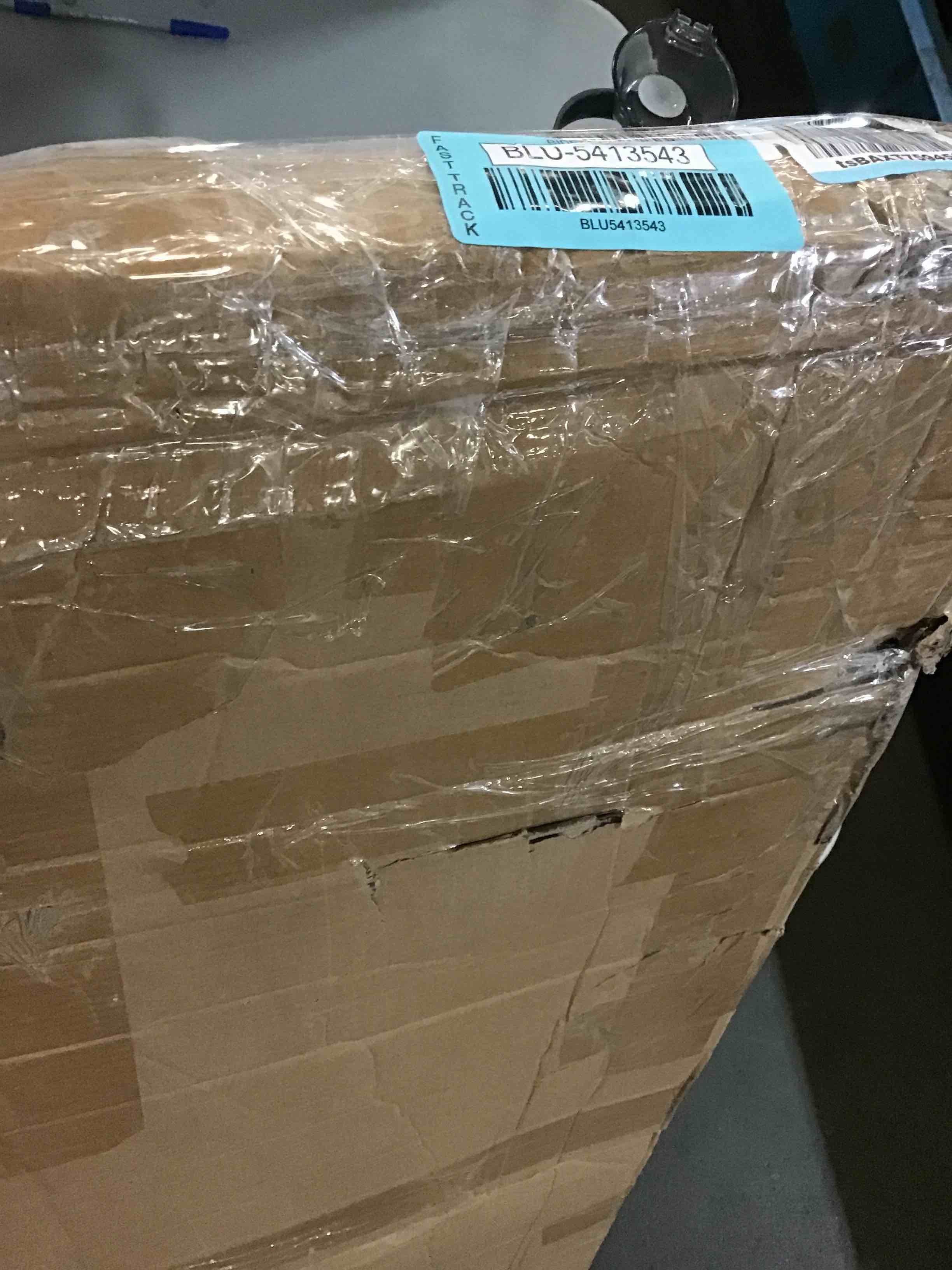 https://s3.amazonaws.com/lotting-images-prod/bidfta/BLU5413543_1690977699050.jpeg