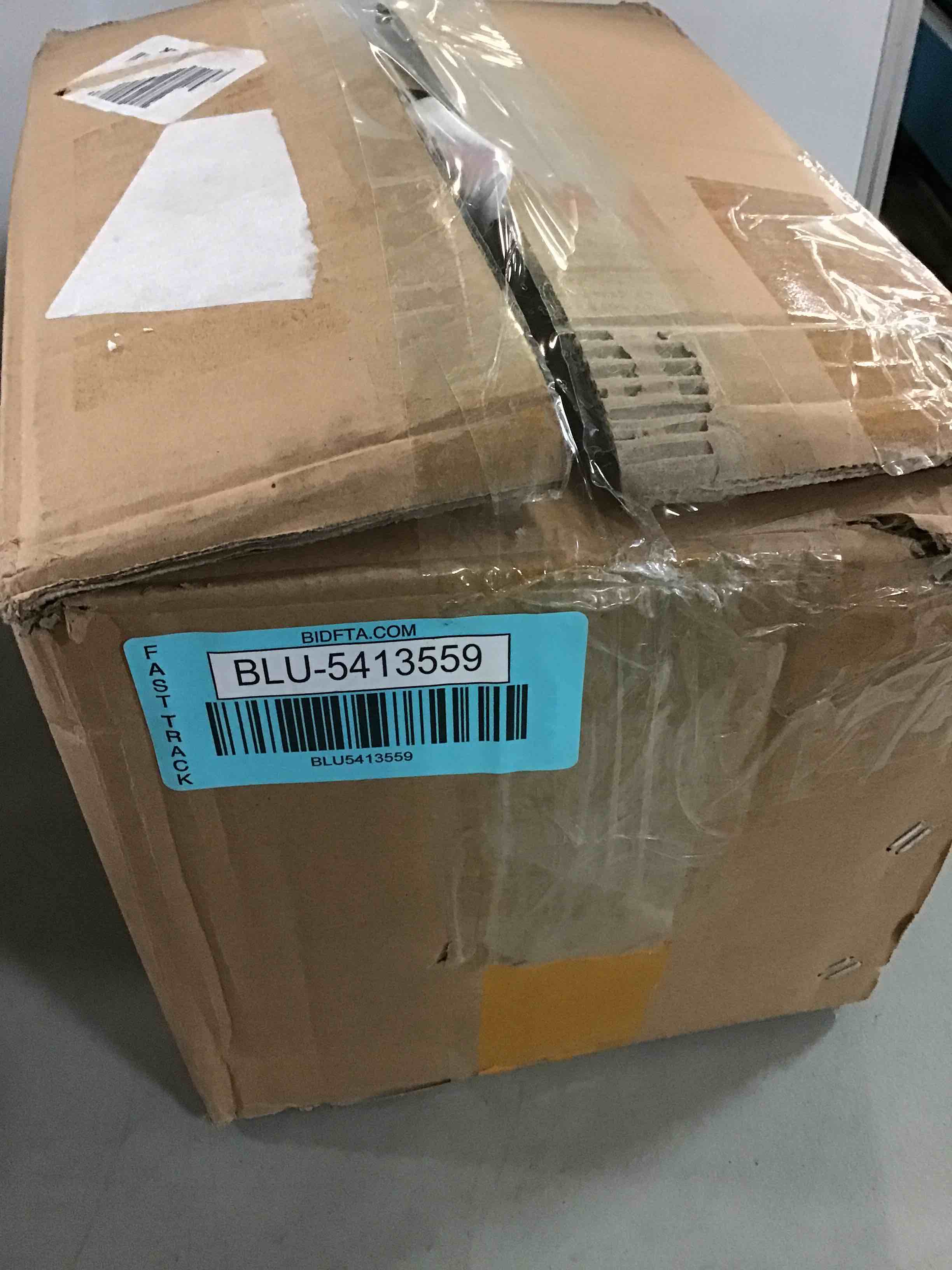 https://s3.amazonaws.com/lotting-images-prod/bidfta/BLU5413559_1690980478973.jpeg