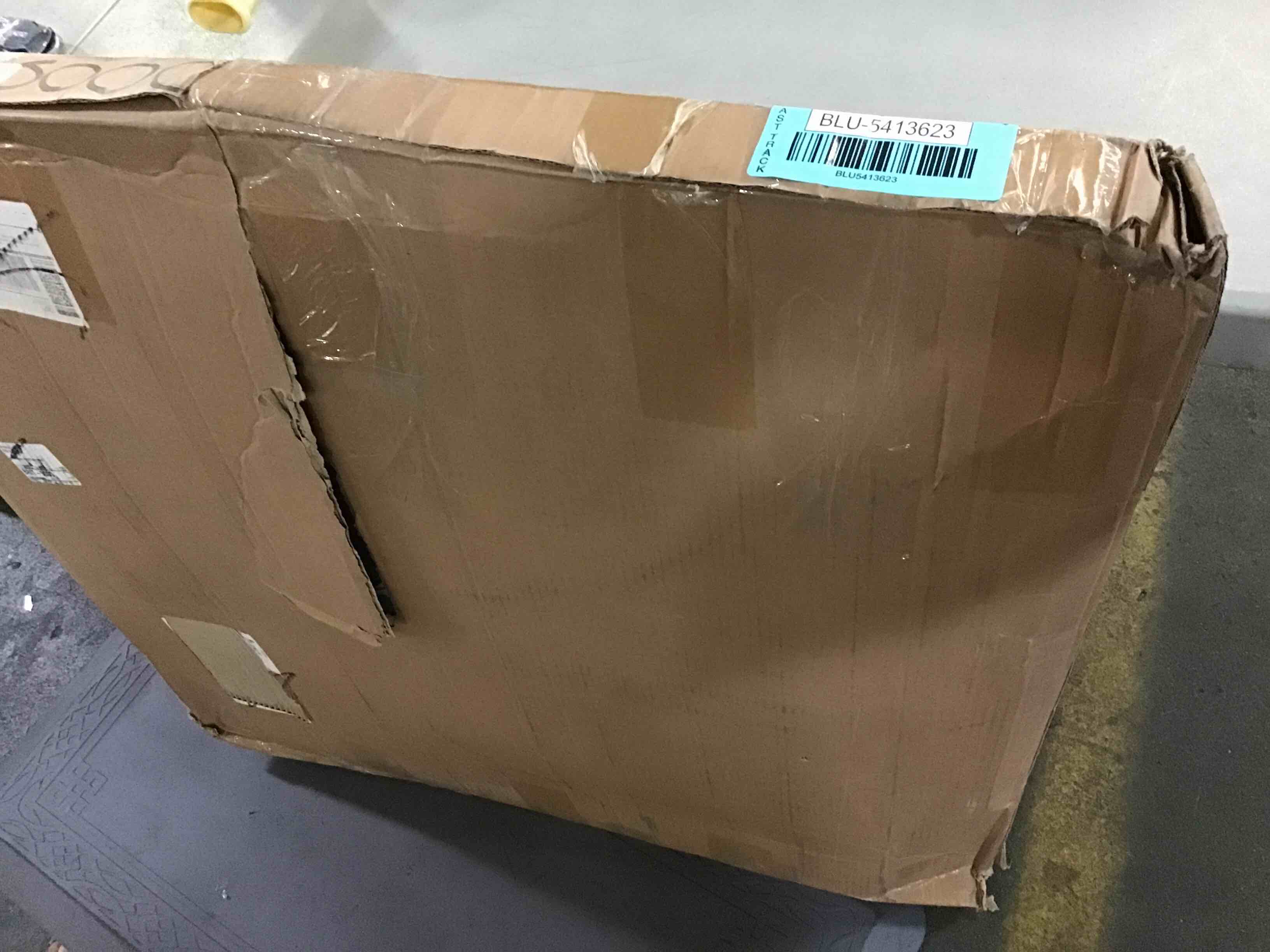 https://s3.amazonaws.com/lotting-images-prod/bidfta/BLU5413623_1690991140742.jpeg