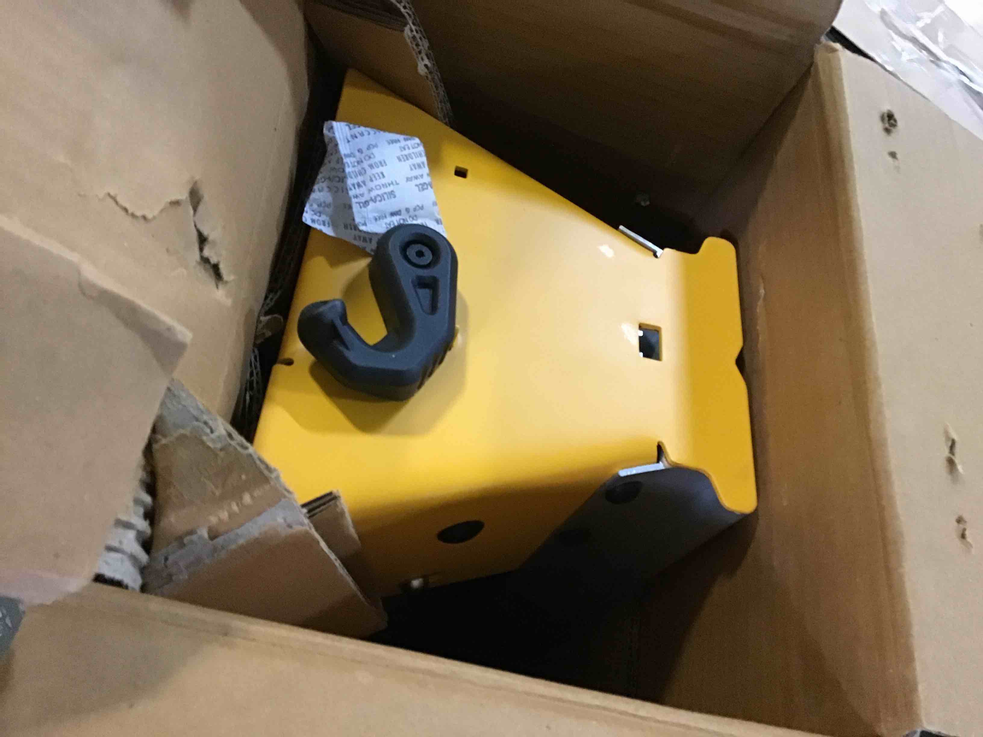 https://s3.amazonaws.com/lotting-images-prod/bidfta/BLU5413812_1691076474467.jpeg