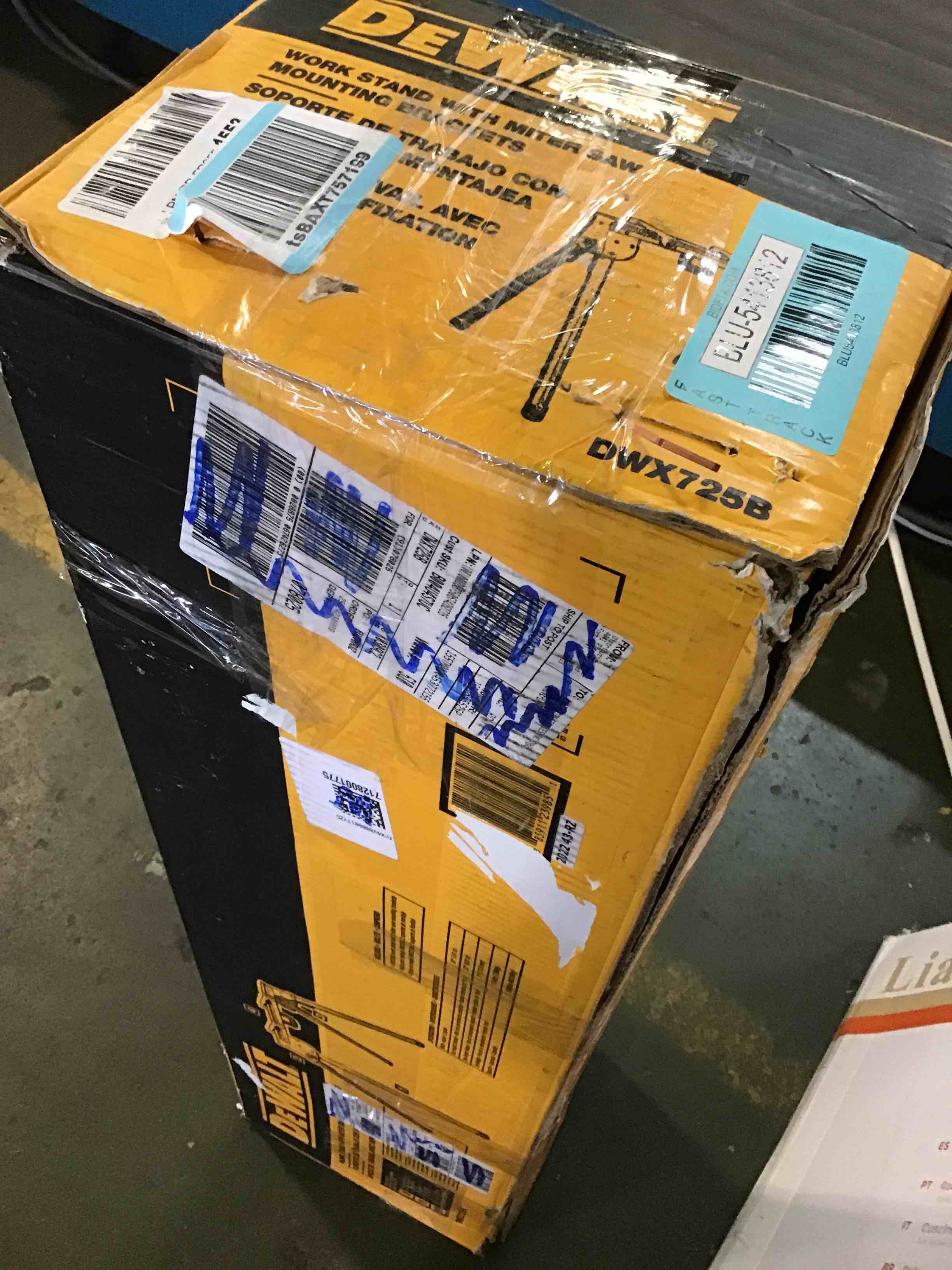 https://s3.amazonaws.com/lotting-images-prod/bidfta/BLU5413812_1691076584296.jpeg