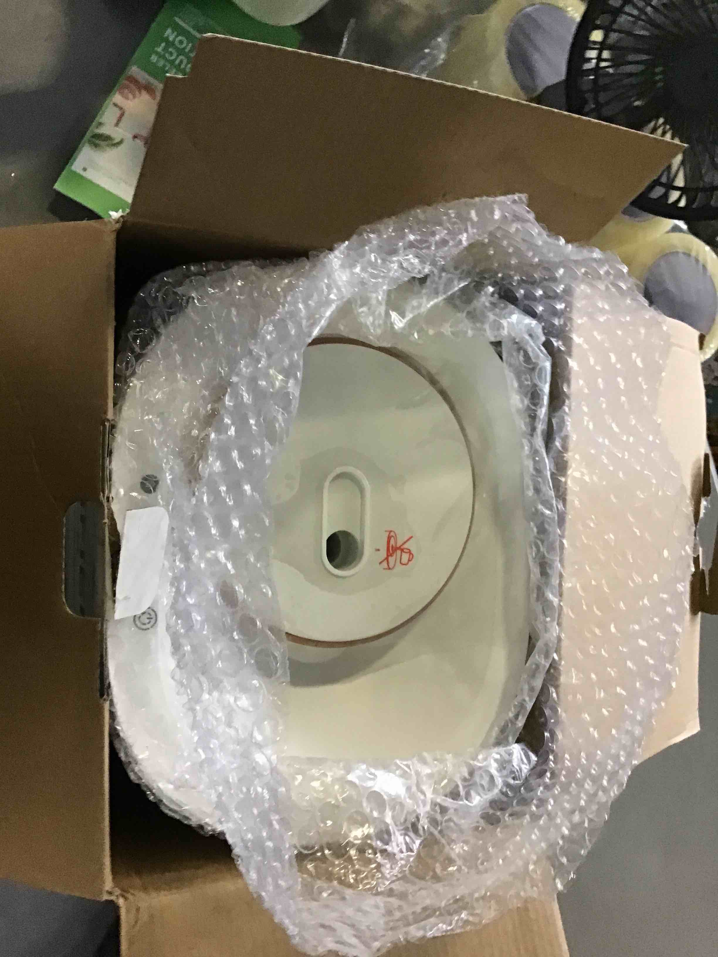 https://s3.amazonaws.com/lotting-images-prod/bidfta/BLU5414913_1690472910890.jpeg