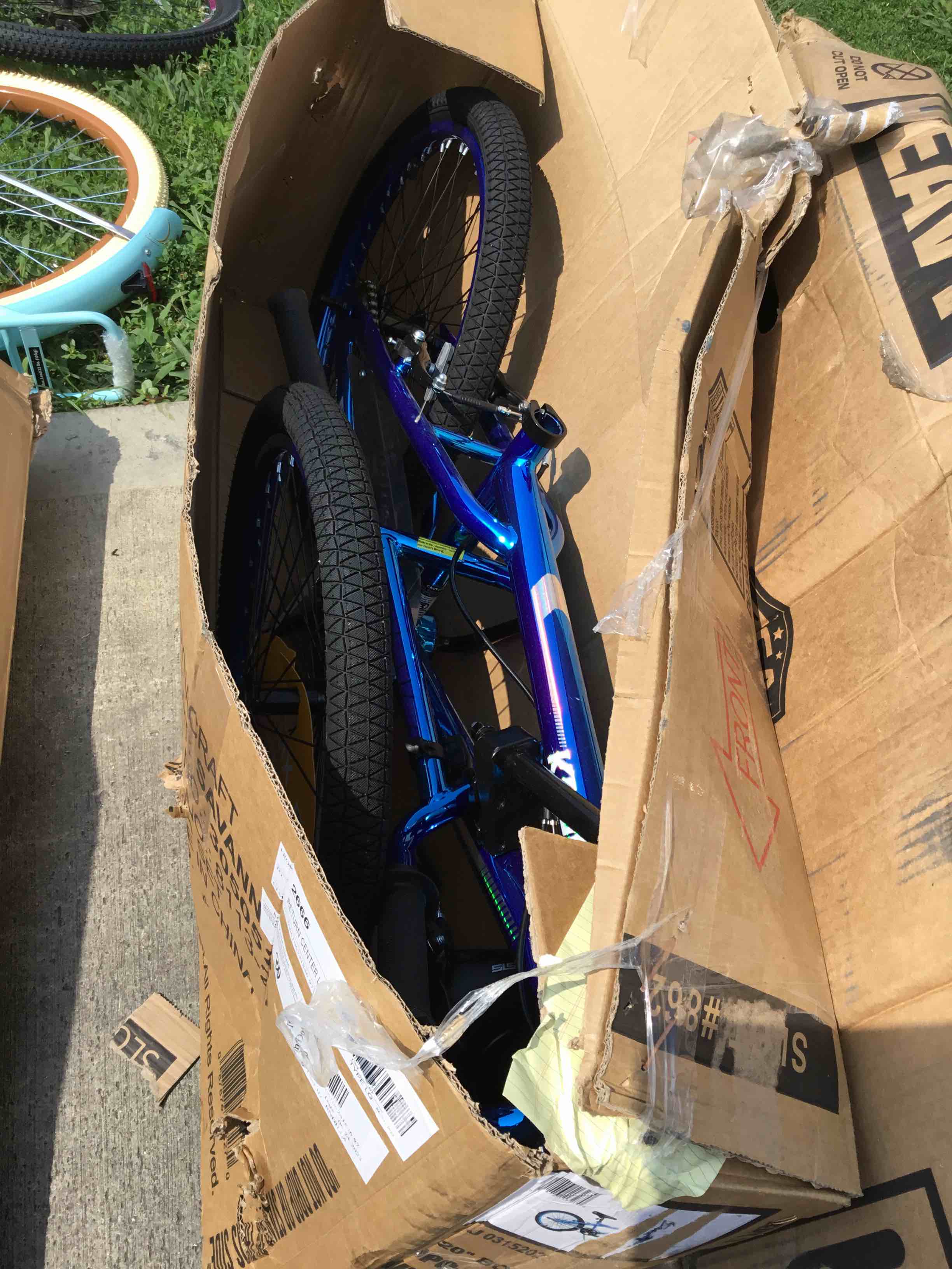 https://s3.amazonaws.com/lotting-images-prod/bidfta/BLU5415725_1690906316085.jpeg