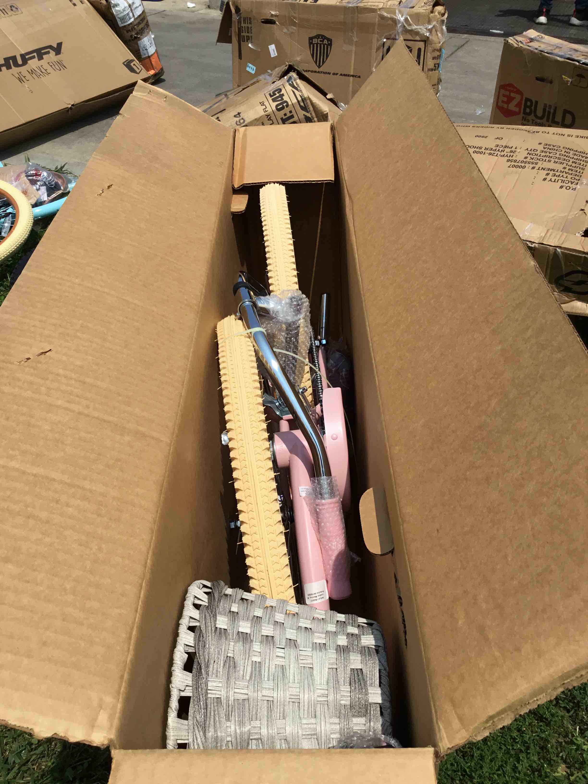 https://s3.amazonaws.com/lotting-images-prod/bidfta/BLU5415740_1690913422602.jpeg