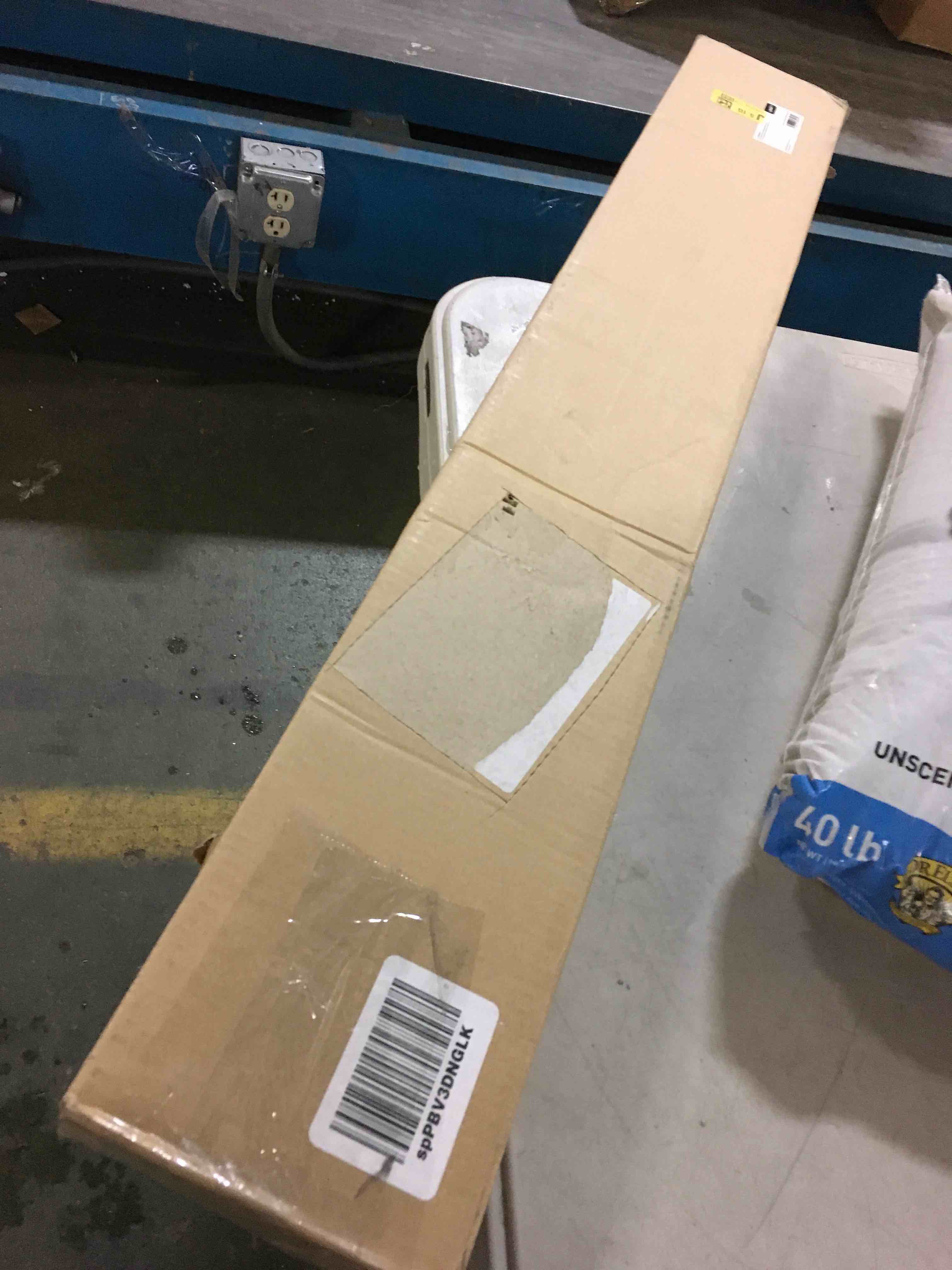 https://s3.amazonaws.com/lotting-images-prod/bidfta/BLU5416779_1701177832740.jpeg
