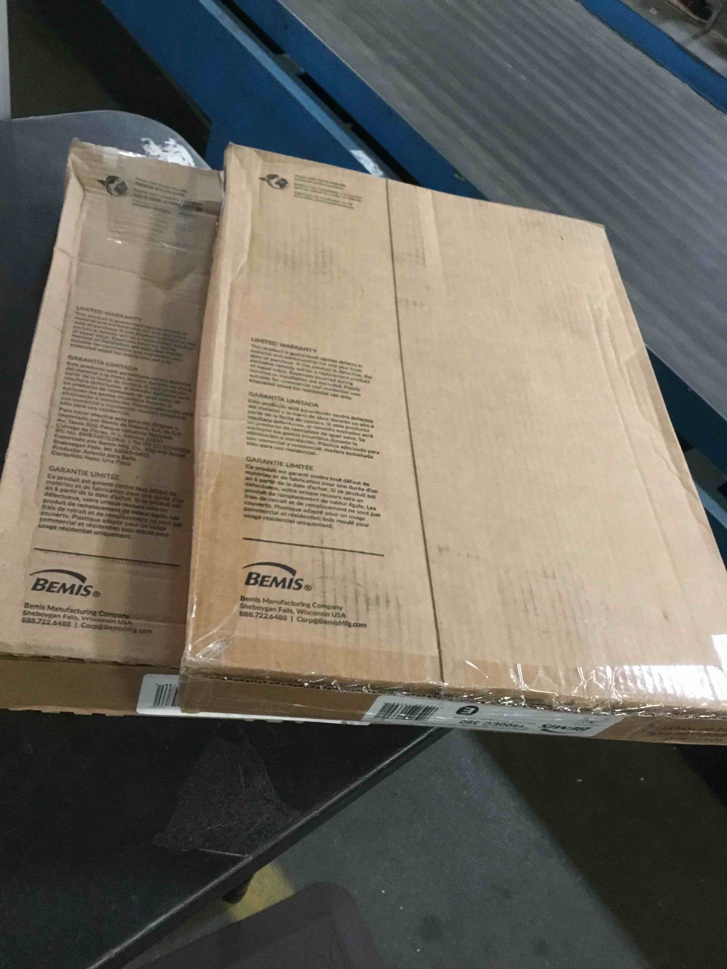 https://s3.amazonaws.com/lotting-images-prod/bidfta/BLU5419224_1690387927009.jpeg