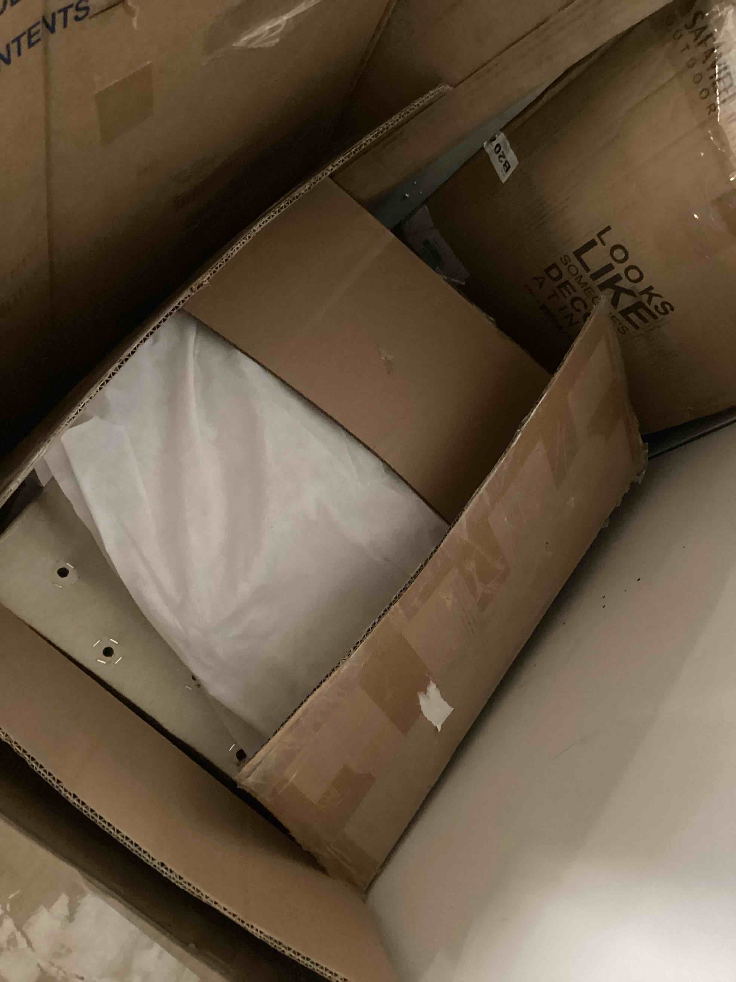 https://s3.amazonaws.com/lotting-images-prod/bidfta/BLU5423081_1702484358644.jpeg