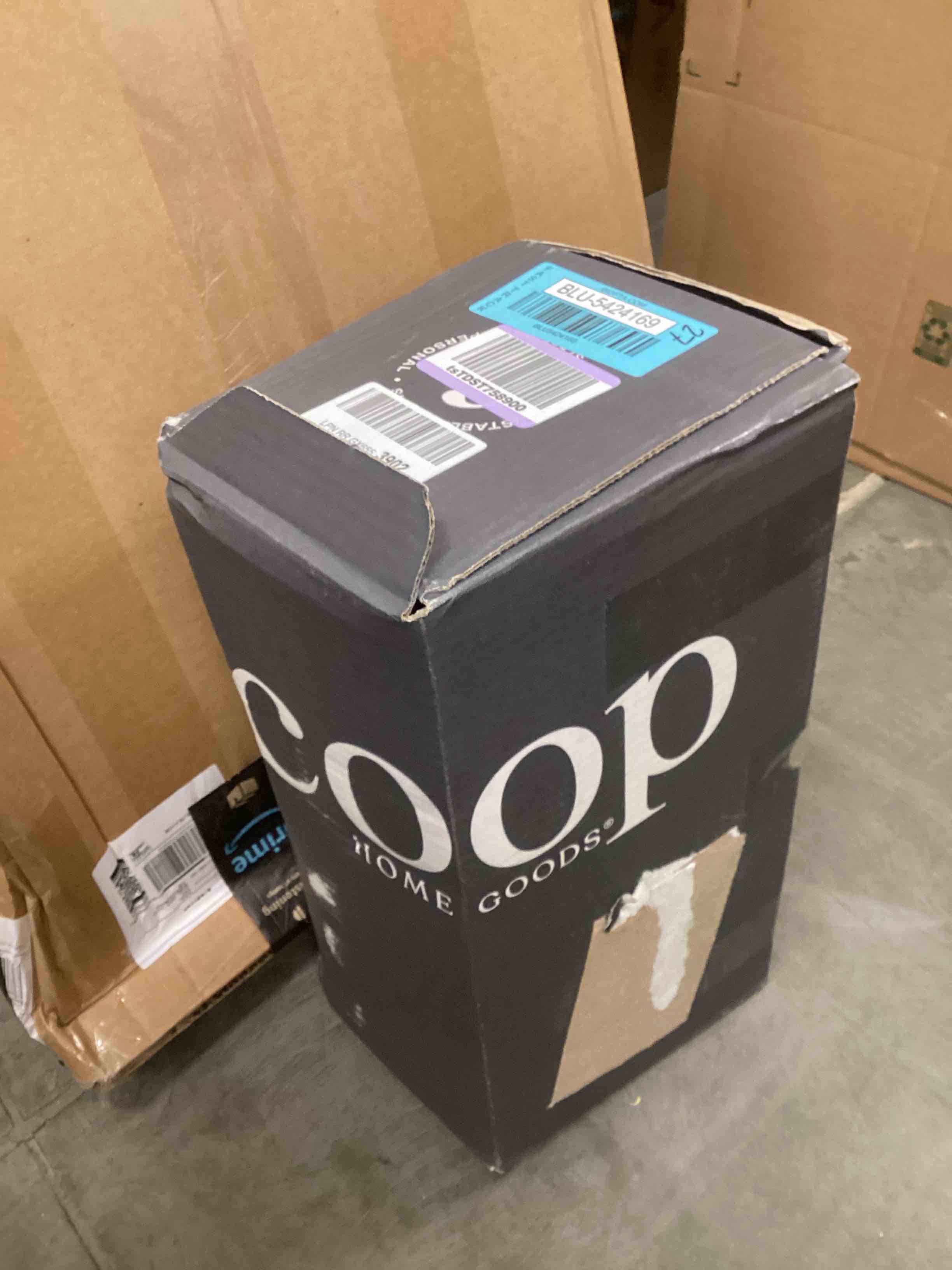 https://s3.amazonaws.com/lotting-images-prod/bidfta/BLU5424169_1705157283925.jpeg