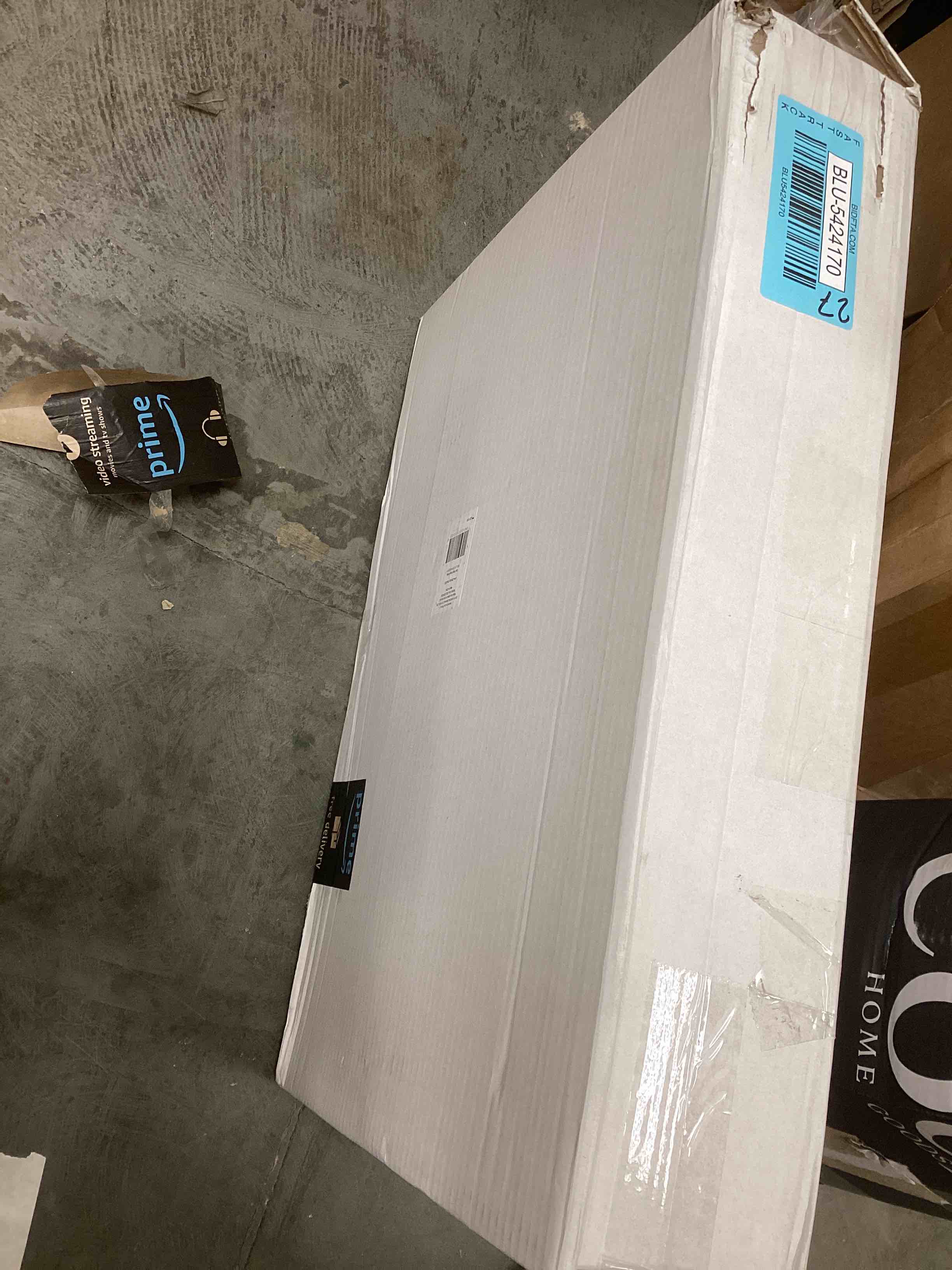 https://s3.amazonaws.com/lotting-images-prod/bidfta/BLU5424170_1705157372283.jpeg