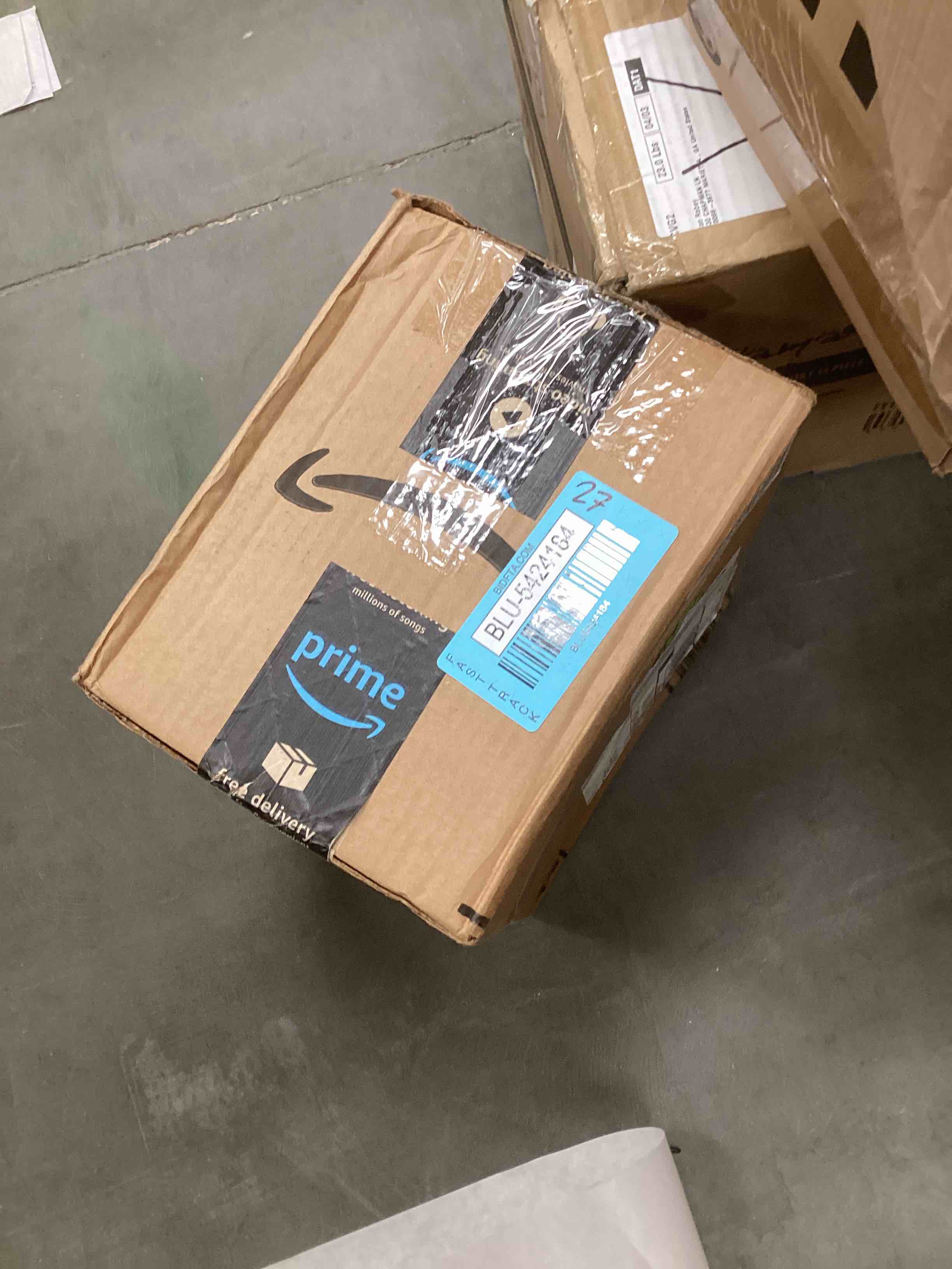 https://s3.amazonaws.com/lotting-images-prod/bidfta/BLU5424184_1705159792598.jpeg