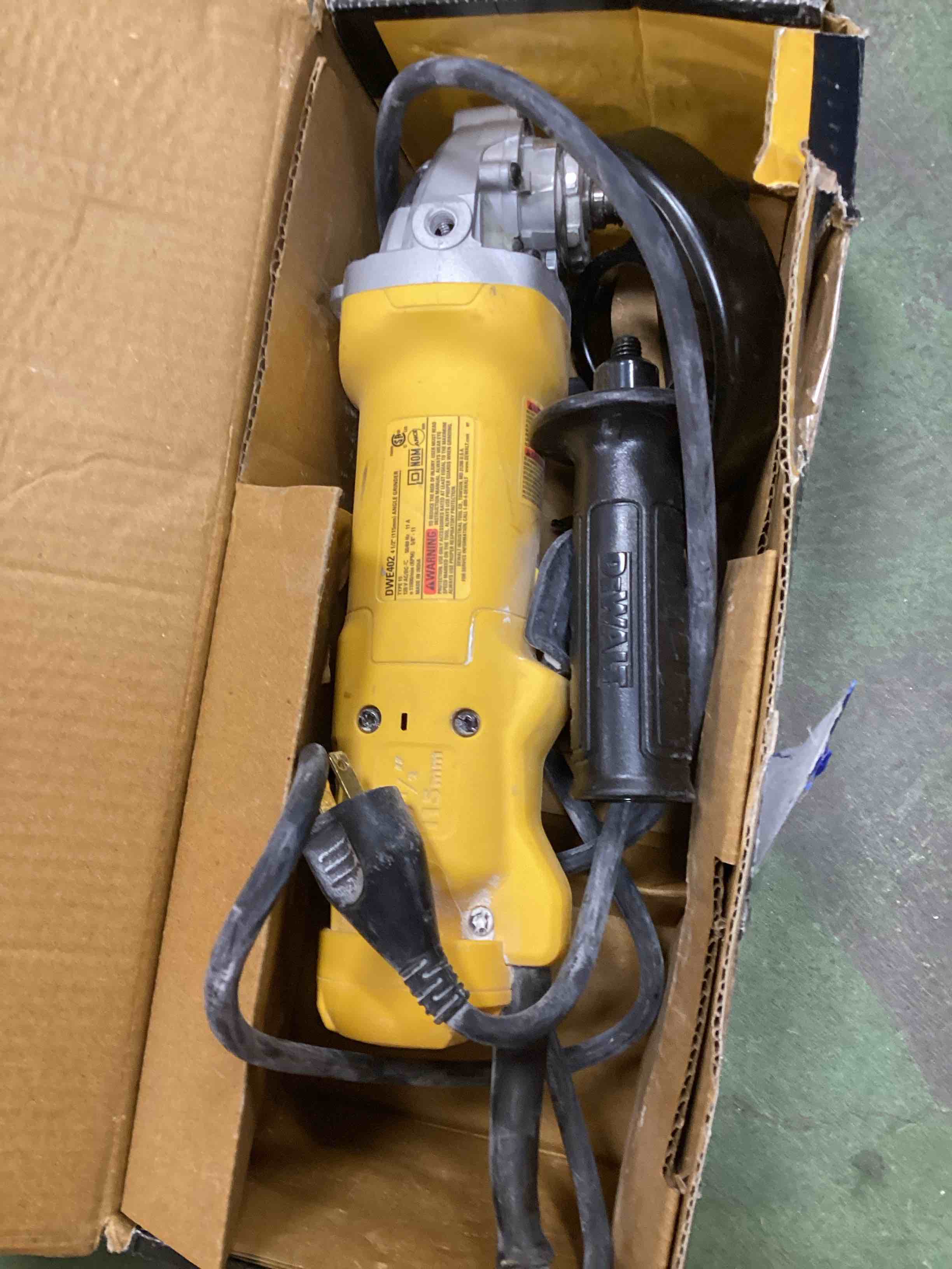 https://s3.amazonaws.com/lotting-images-prod/bidfta/BLU5424709_1716291132492.jpeg