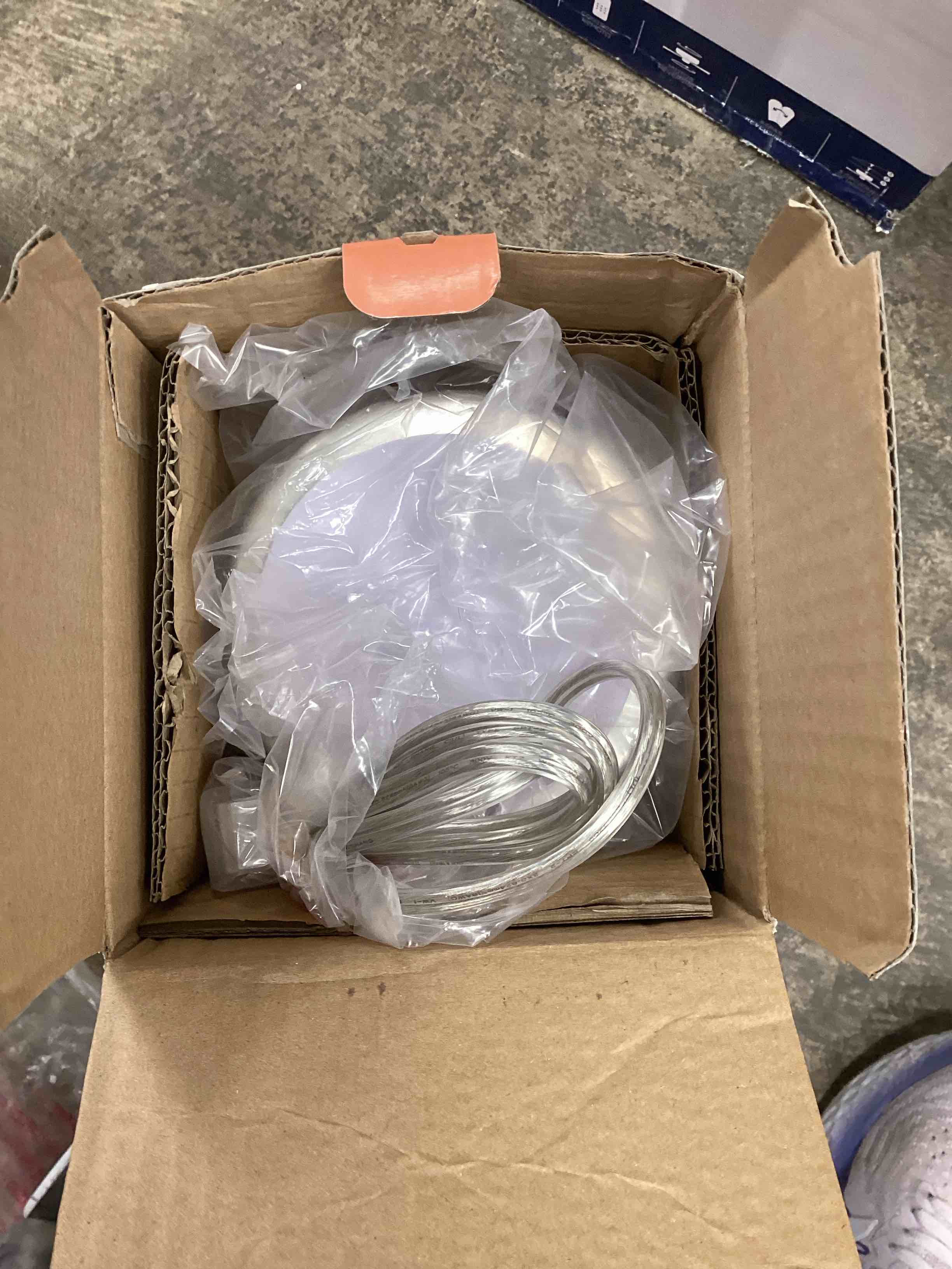 https://s3.amazonaws.com/lotting-images-prod/bidfta/BLU5424871_1716407296978.jpeg