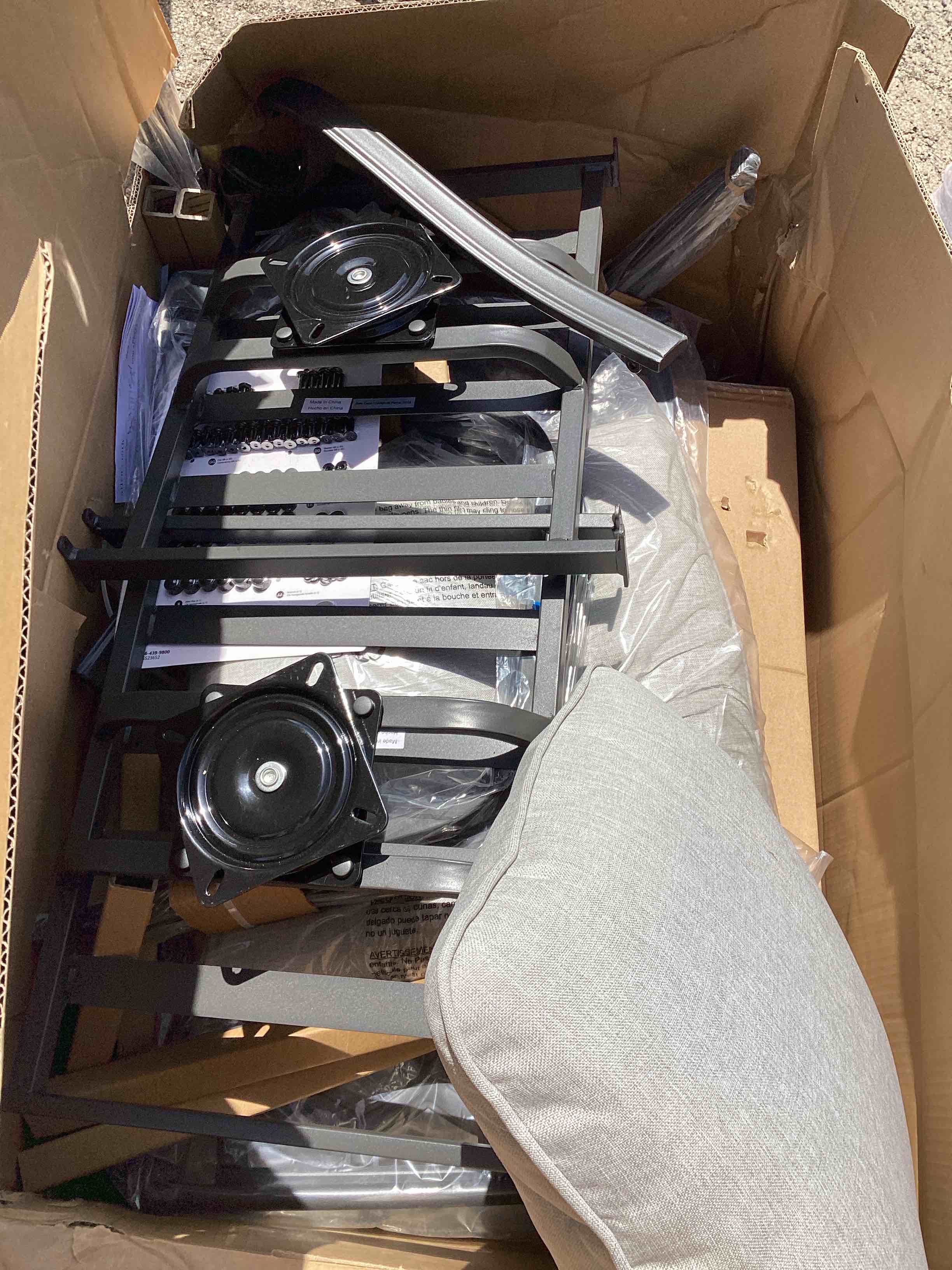 https://s3.amazonaws.com/lotting-images-prod/bidfta/BLU5425077_1717256661761.jpeg