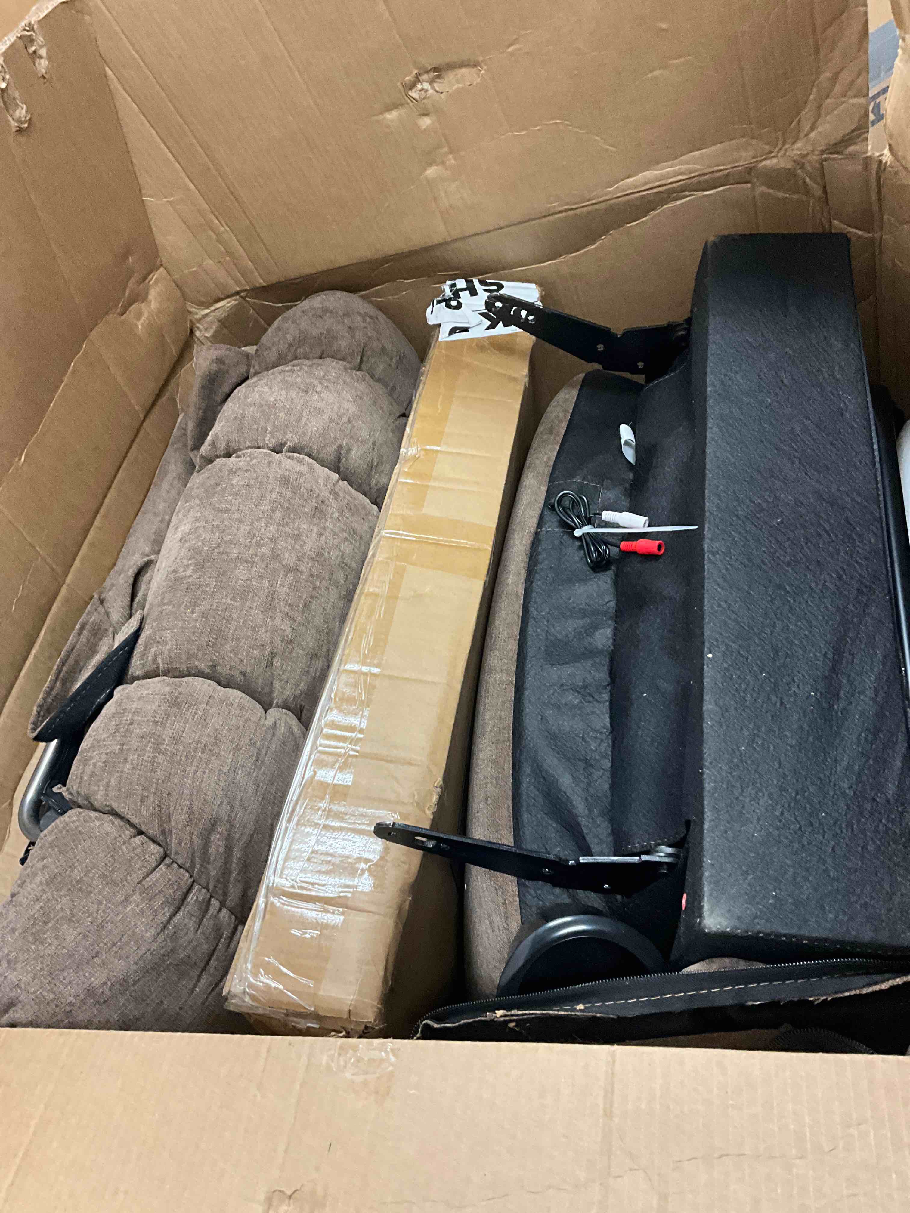 https://s3.amazonaws.com/lotting-images-prod/bidfta/BLU5427782_1702653258957.jpeg