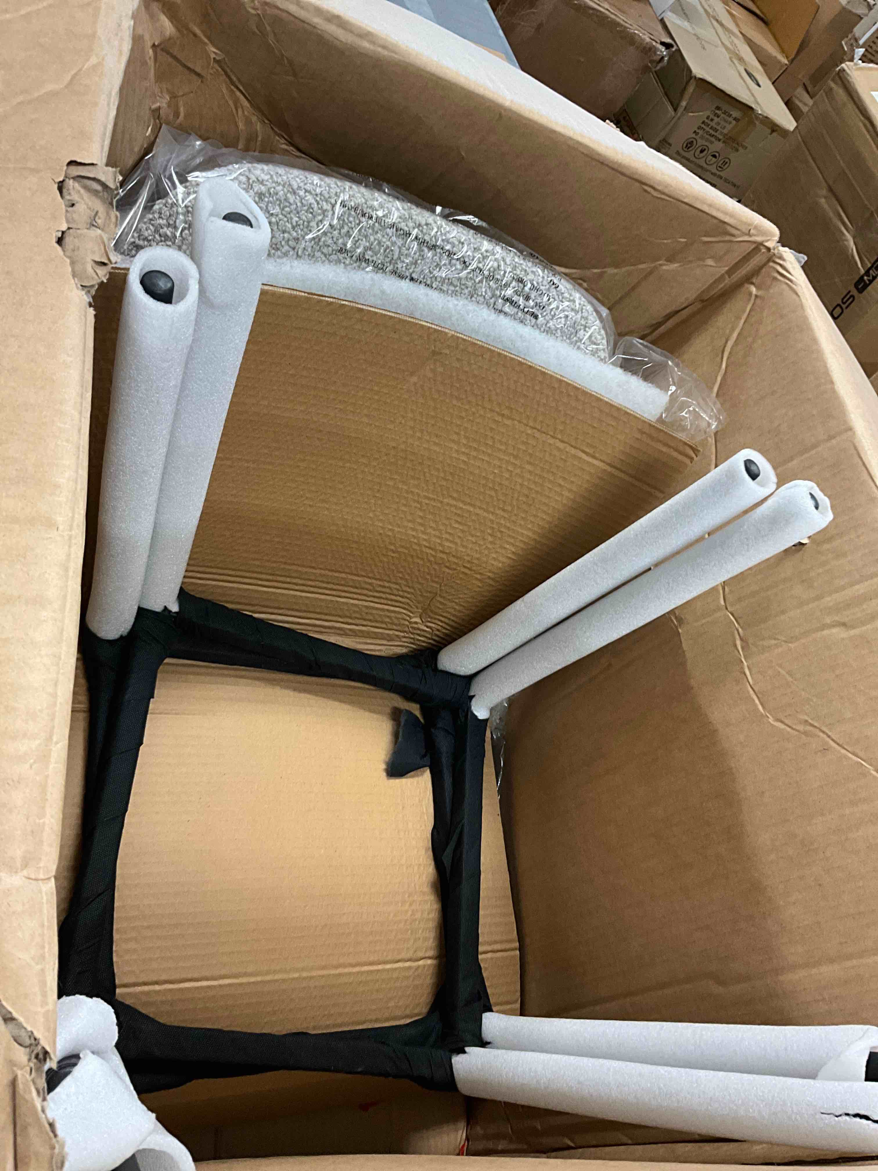 https://s3.amazonaws.com/lotting-images-prod/bidfta/BLU5427785_1702658217442.jpeg