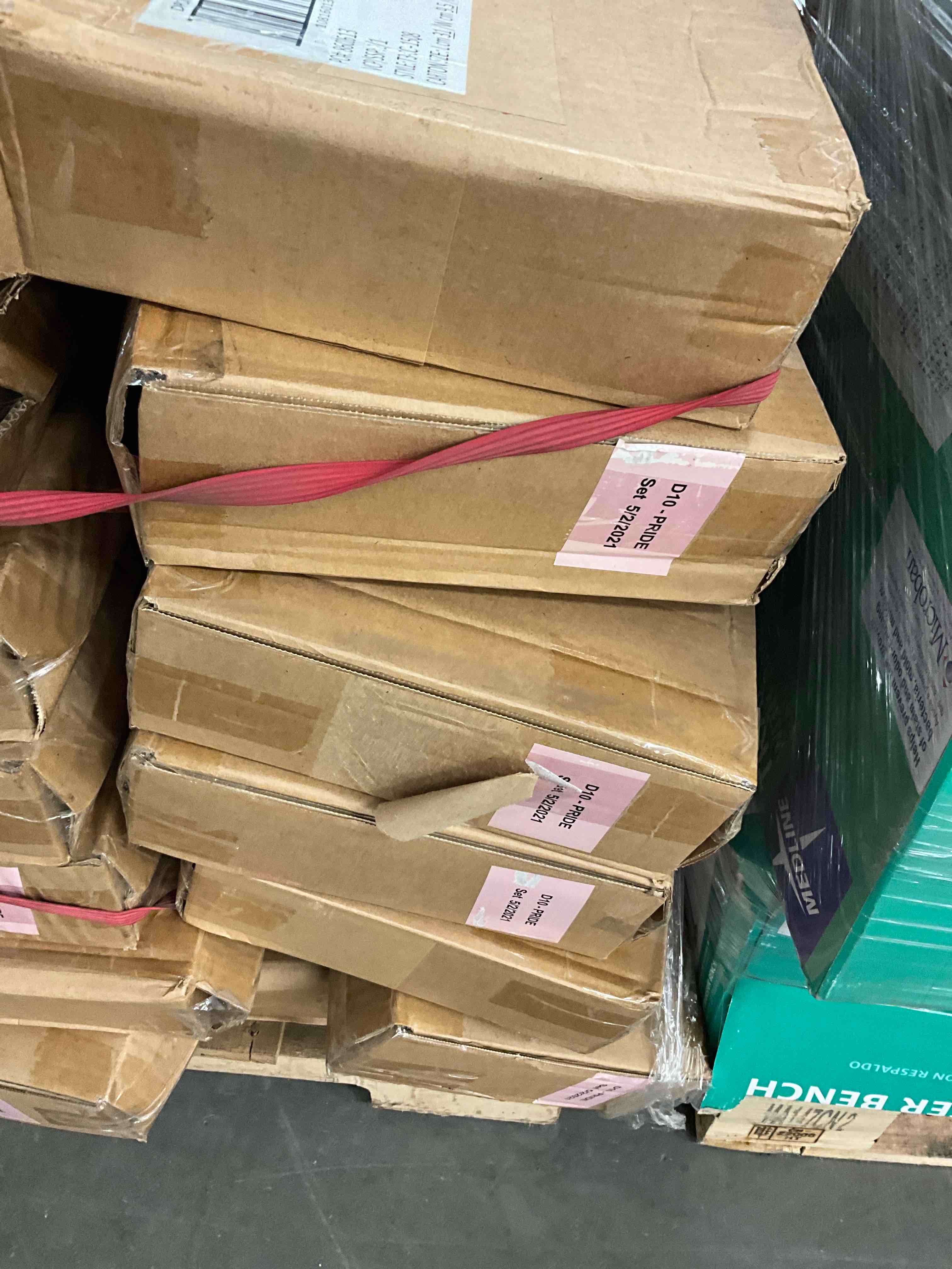 https://s3.amazonaws.com/lotting-images-prod/bidfta/BLU5428697_1708542701629.jpeg