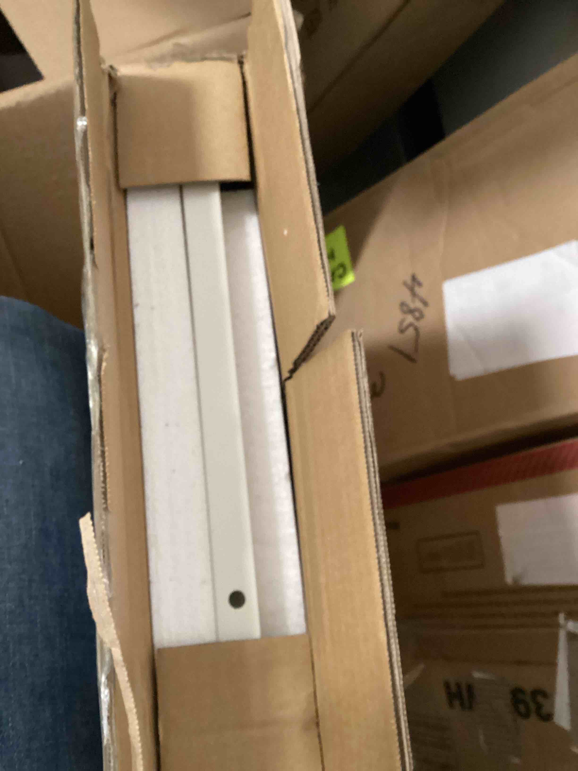 https://s3.amazonaws.com/lotting-images-prod/bidfta/BLU5429553_1699039321617.jpeg