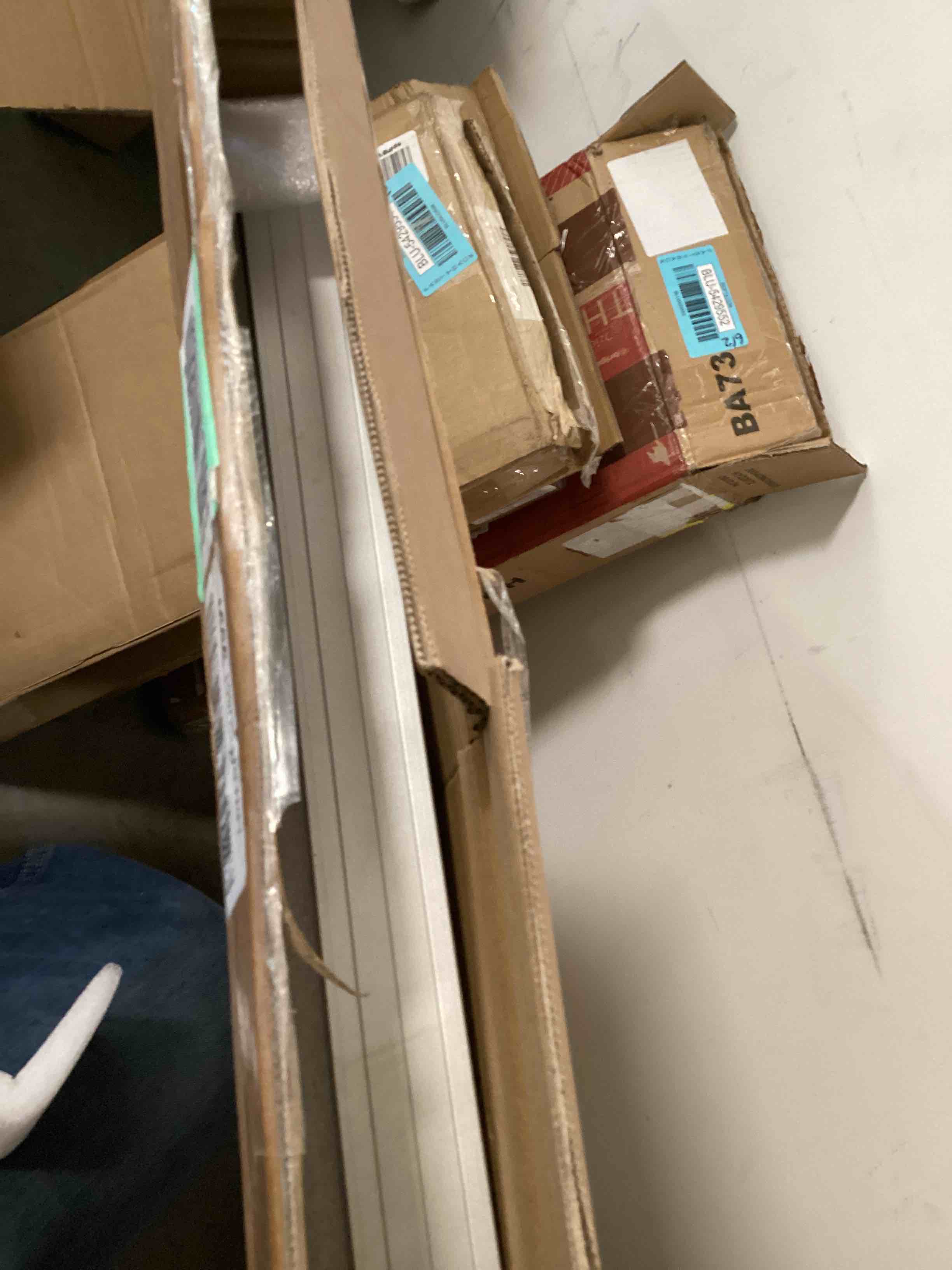 https://s3.amazonaws.com/lotting-images-prod/bidfta/BLU5429555_1699039757680.jpeg