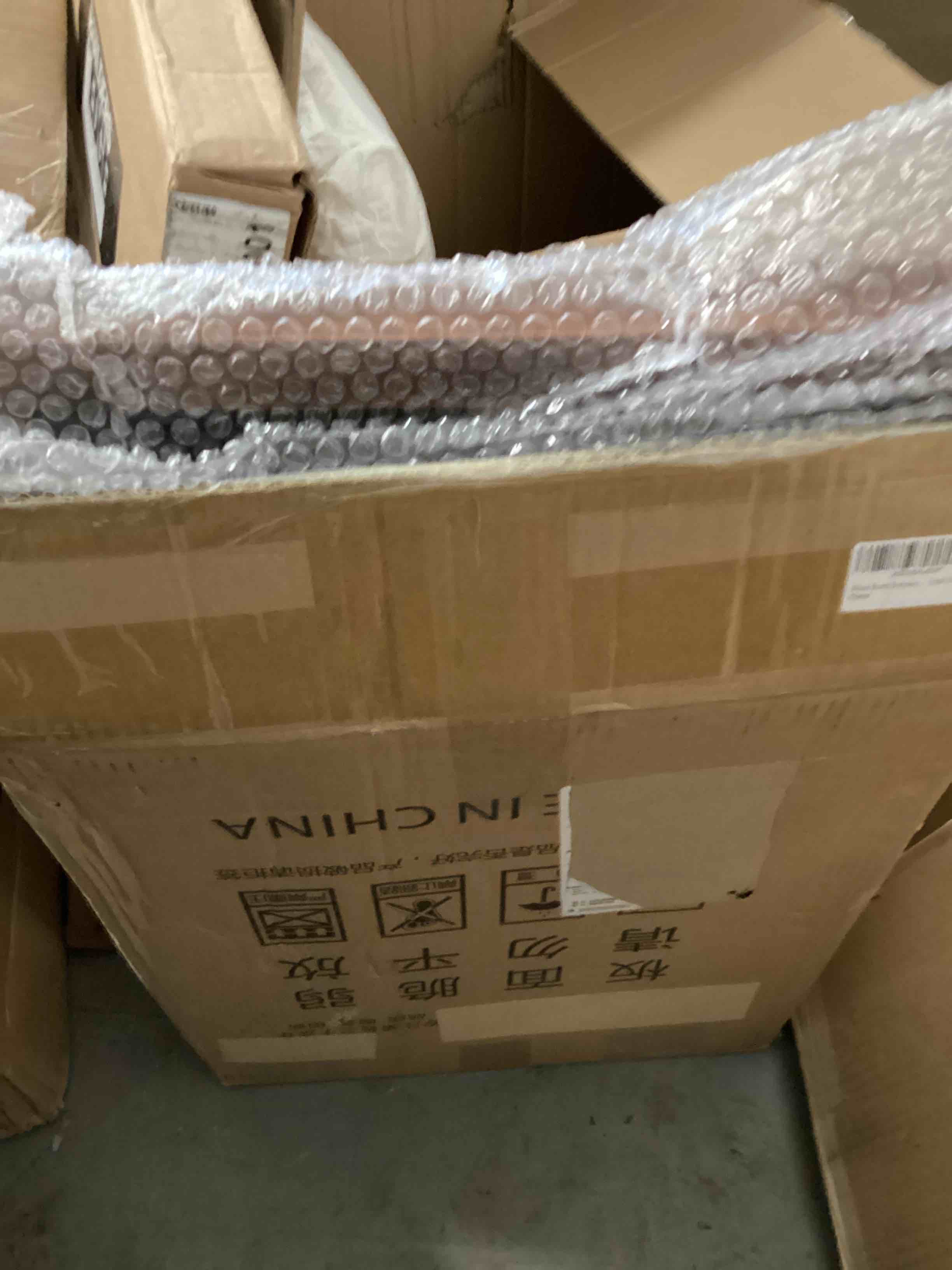 https://s3.amazonaws.com/lotting-images-prod/bidfta/BLU5429557_1699042747394.jpeg