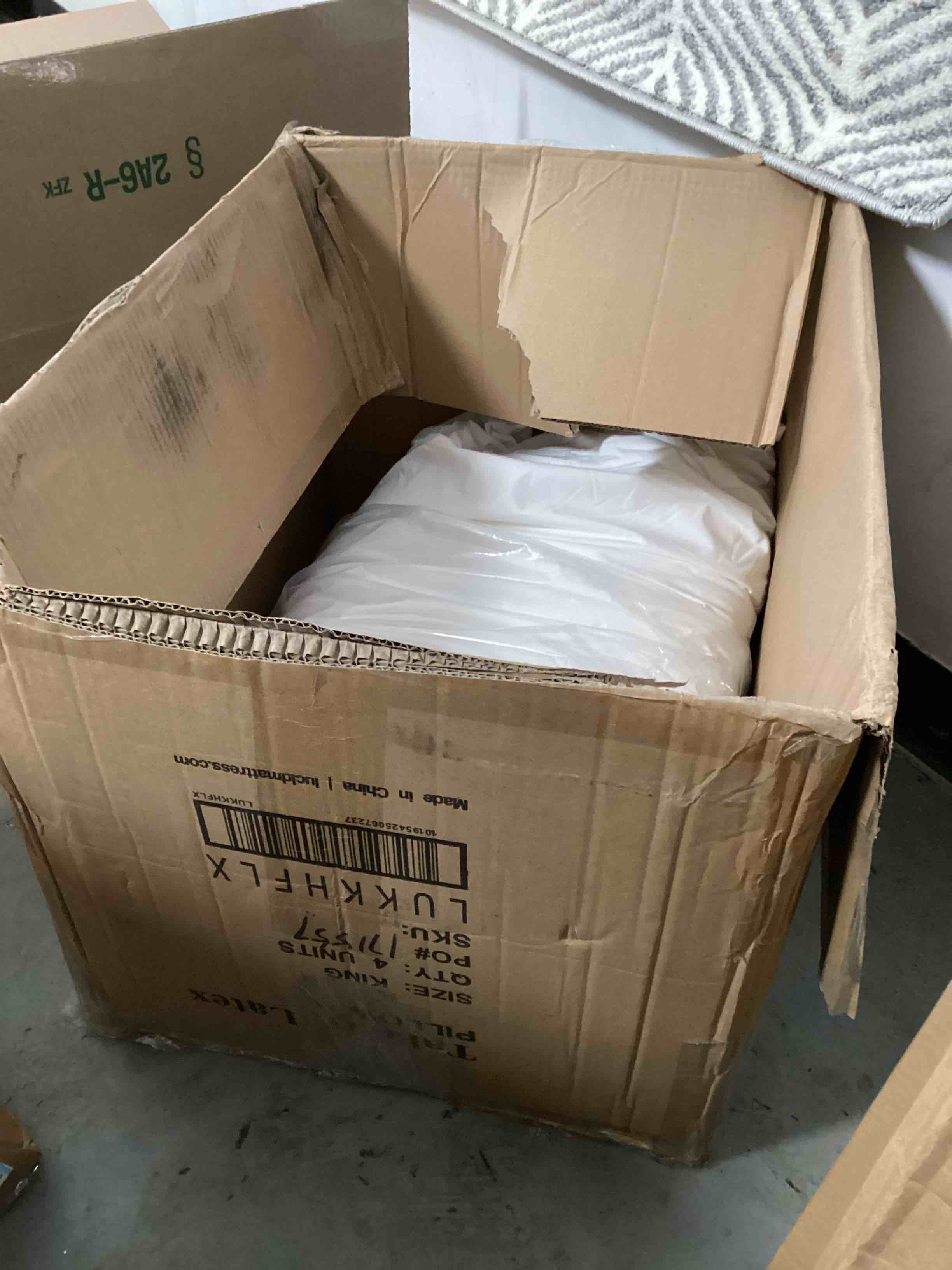 https://s3.amazonaws.com/lotting-images-prod/bidfta/BLU5429558_1699042841695.jpeg