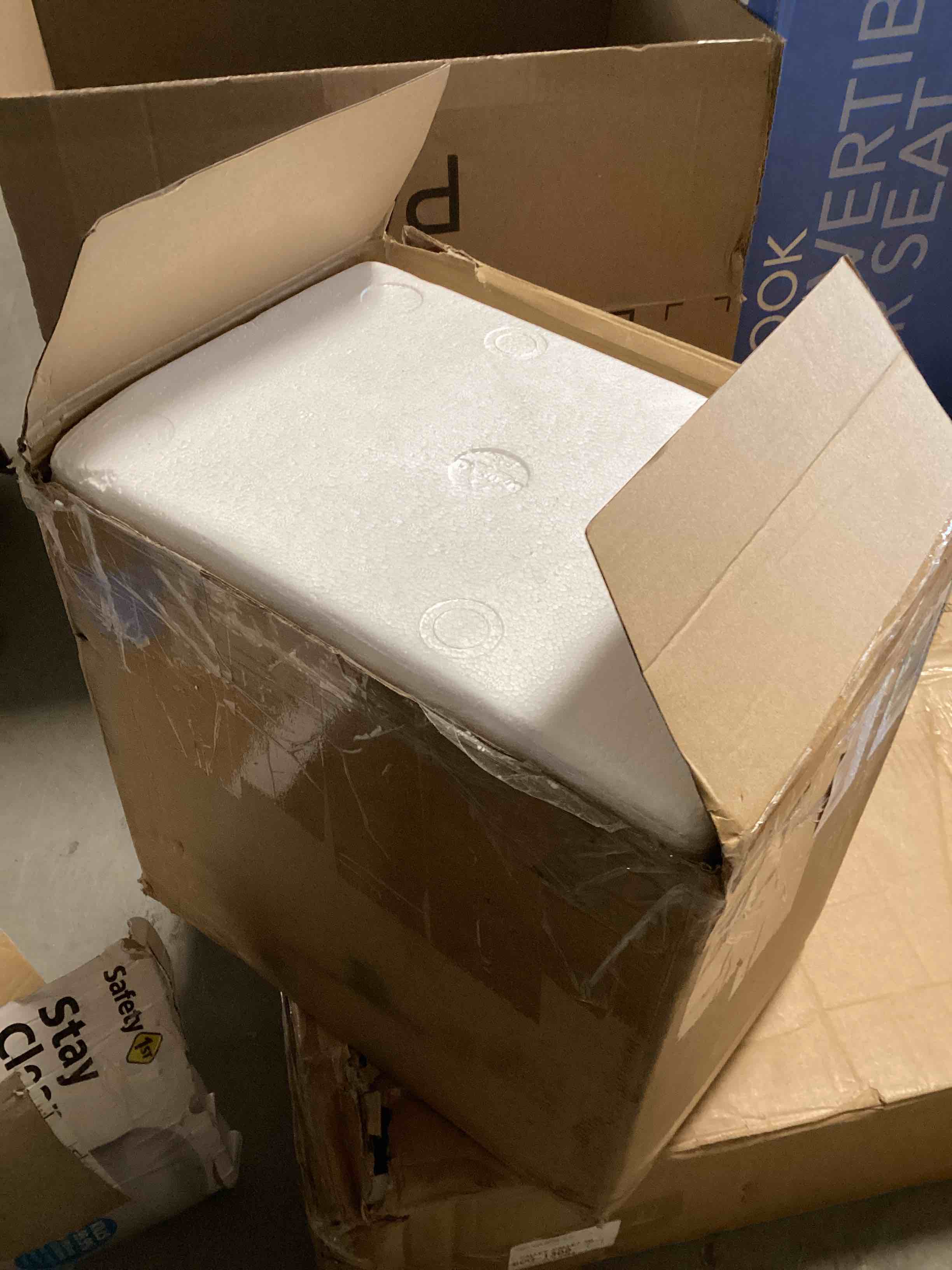 https://s3.amazonaws.com/lotting-images-prod/bidfta/BLU5429568_1699045235052.jpeg