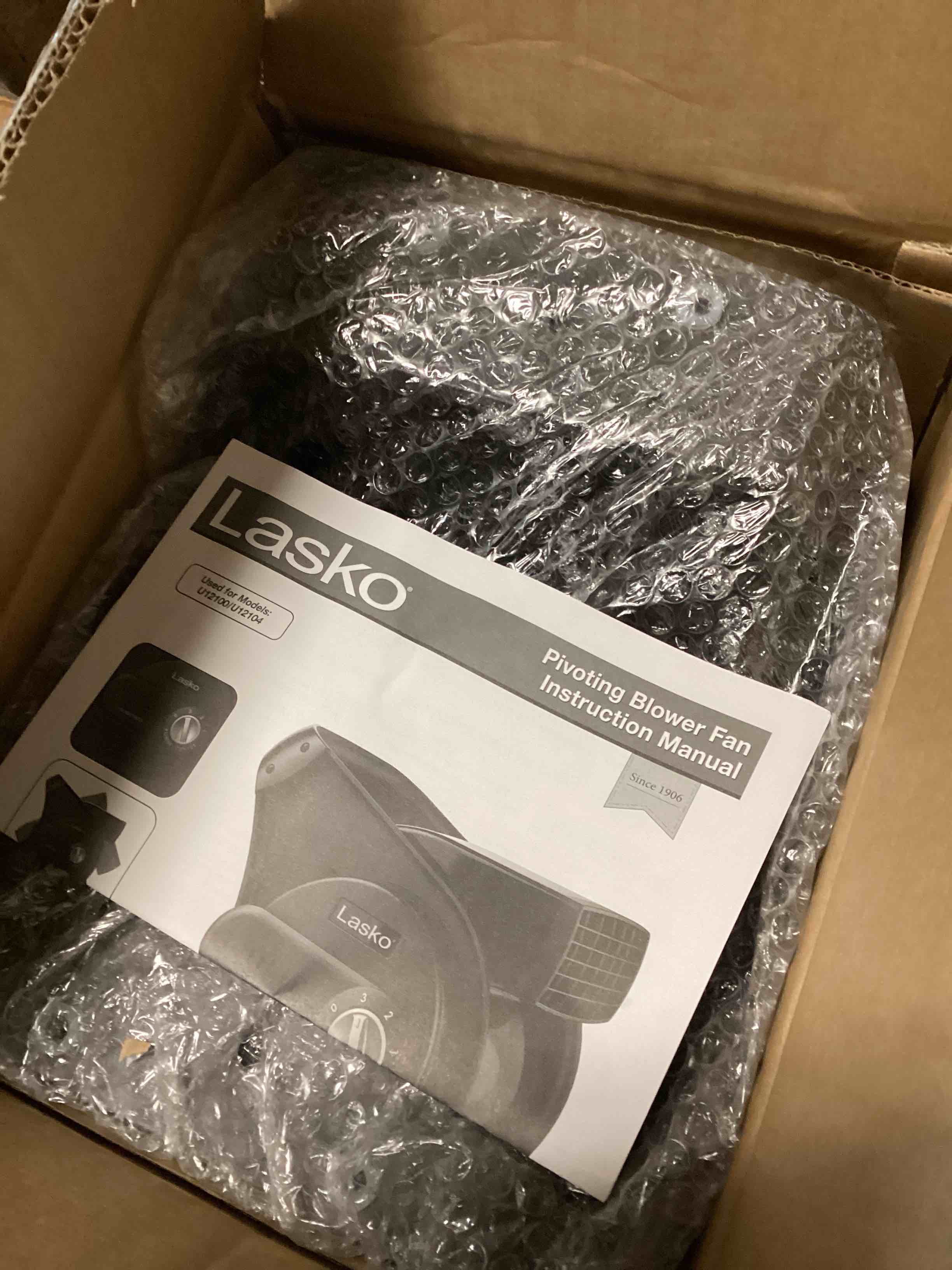 https://s3.amazonaws.com/lotting-images-prod/bidfta/BLU5429572_1699047179752.jpeg