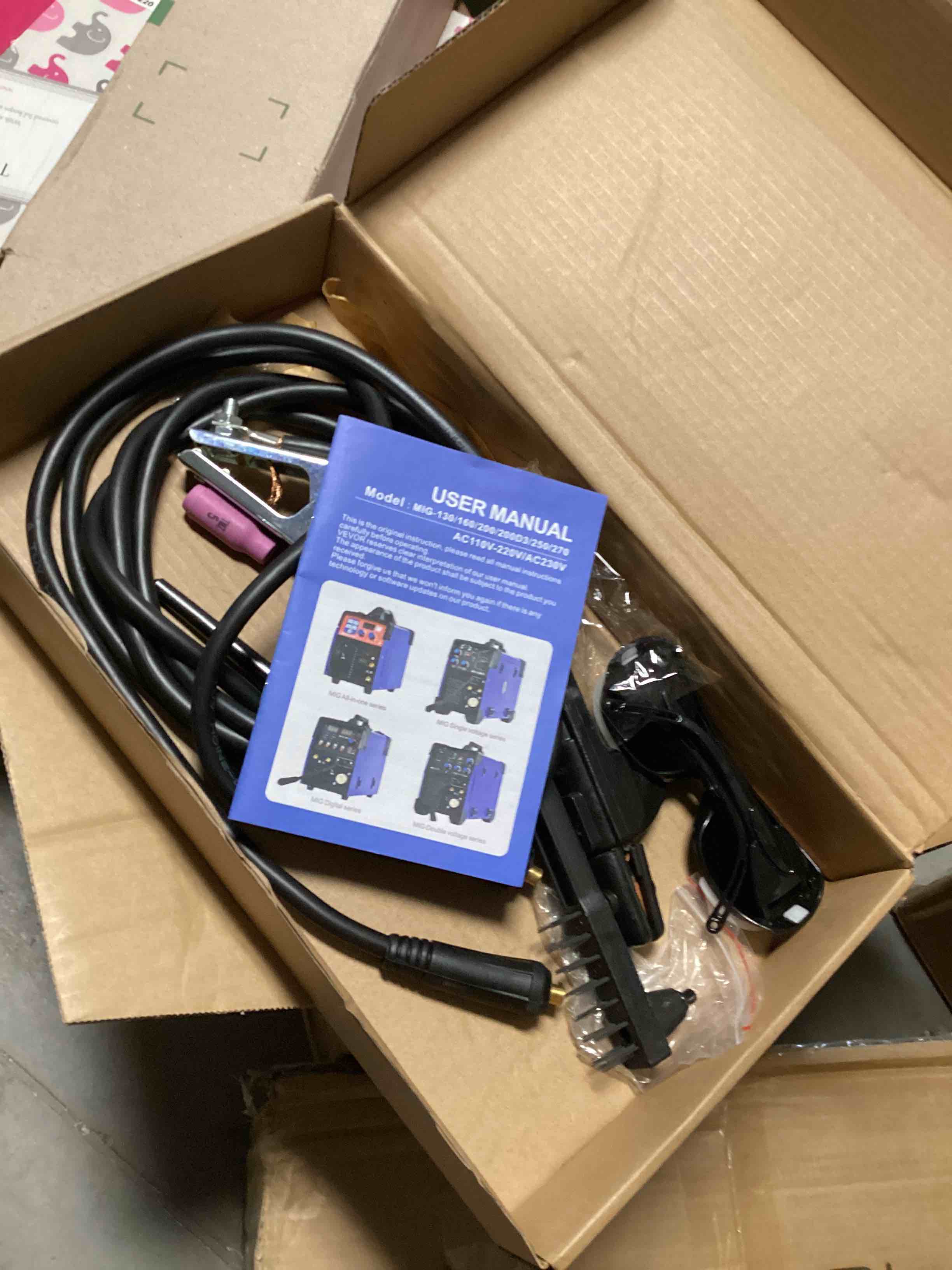 https://s3.amazonaws.com/lotting-images-prod/bidfta/BLU5429573_1699047527181.jpeg