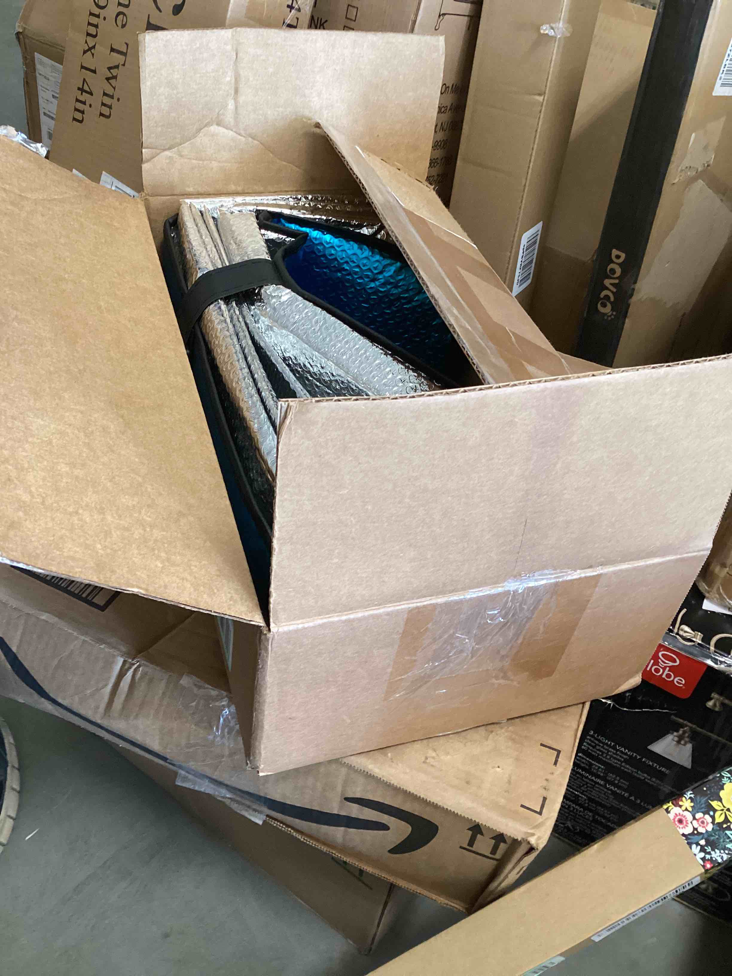 https://s3.amazonaws.com/lotting-images-prod/bidfta/BLU5429648_1699292965815.jpeg