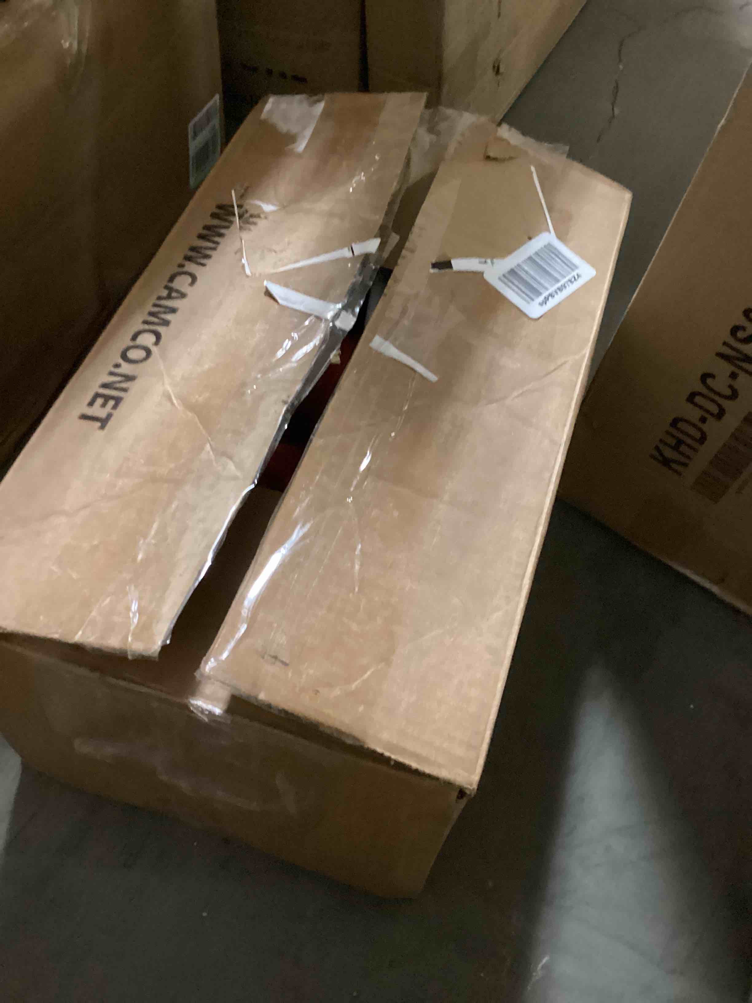 https://s3.amazonaws.com/lotting-images-prod/bidfta/BLU5429899_1700511225775.jpeg