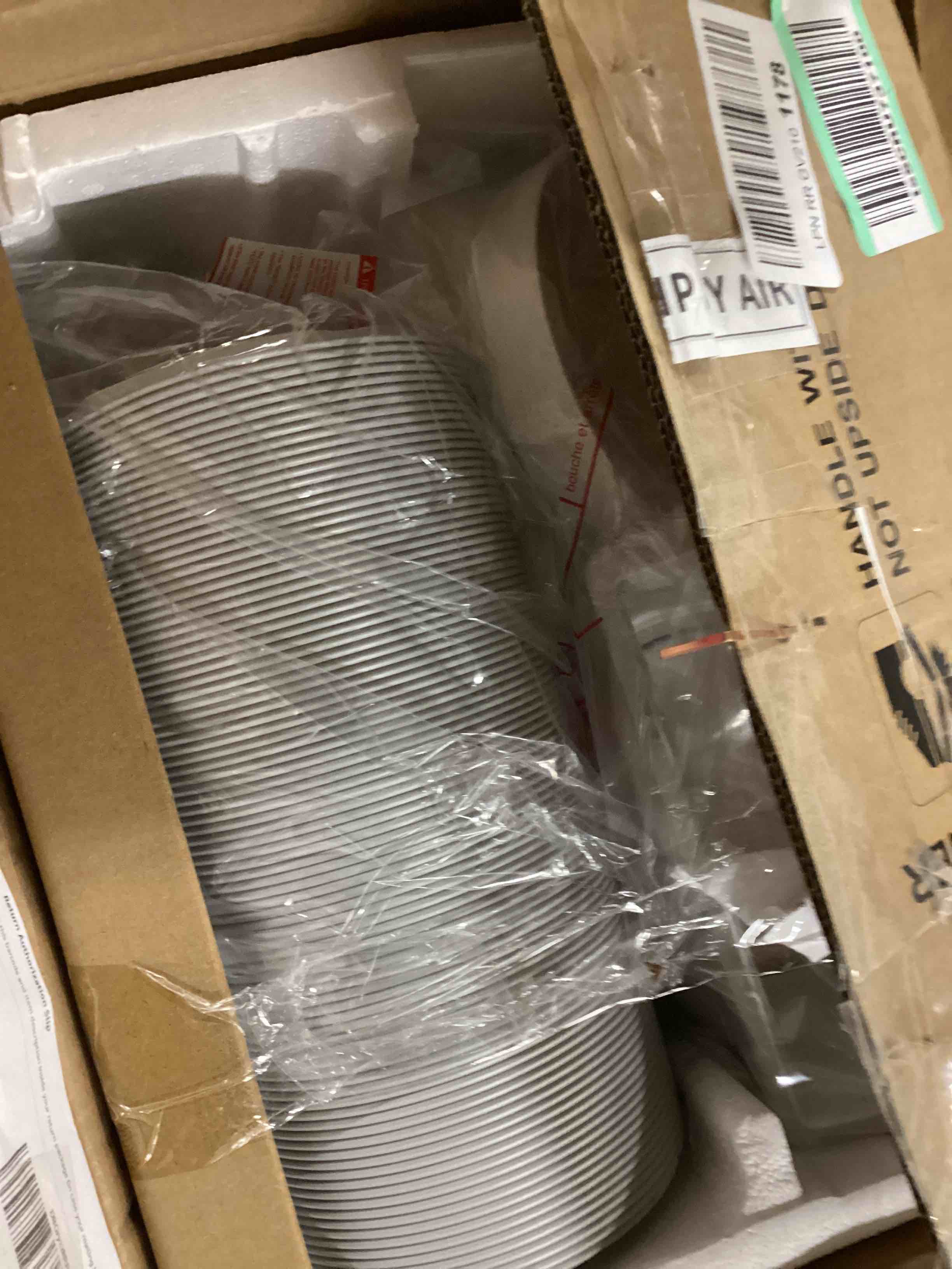 https://s3.amazonaws.com/lotting-images-prod/bidfta/BLU5429905_1700513040080.jpeg