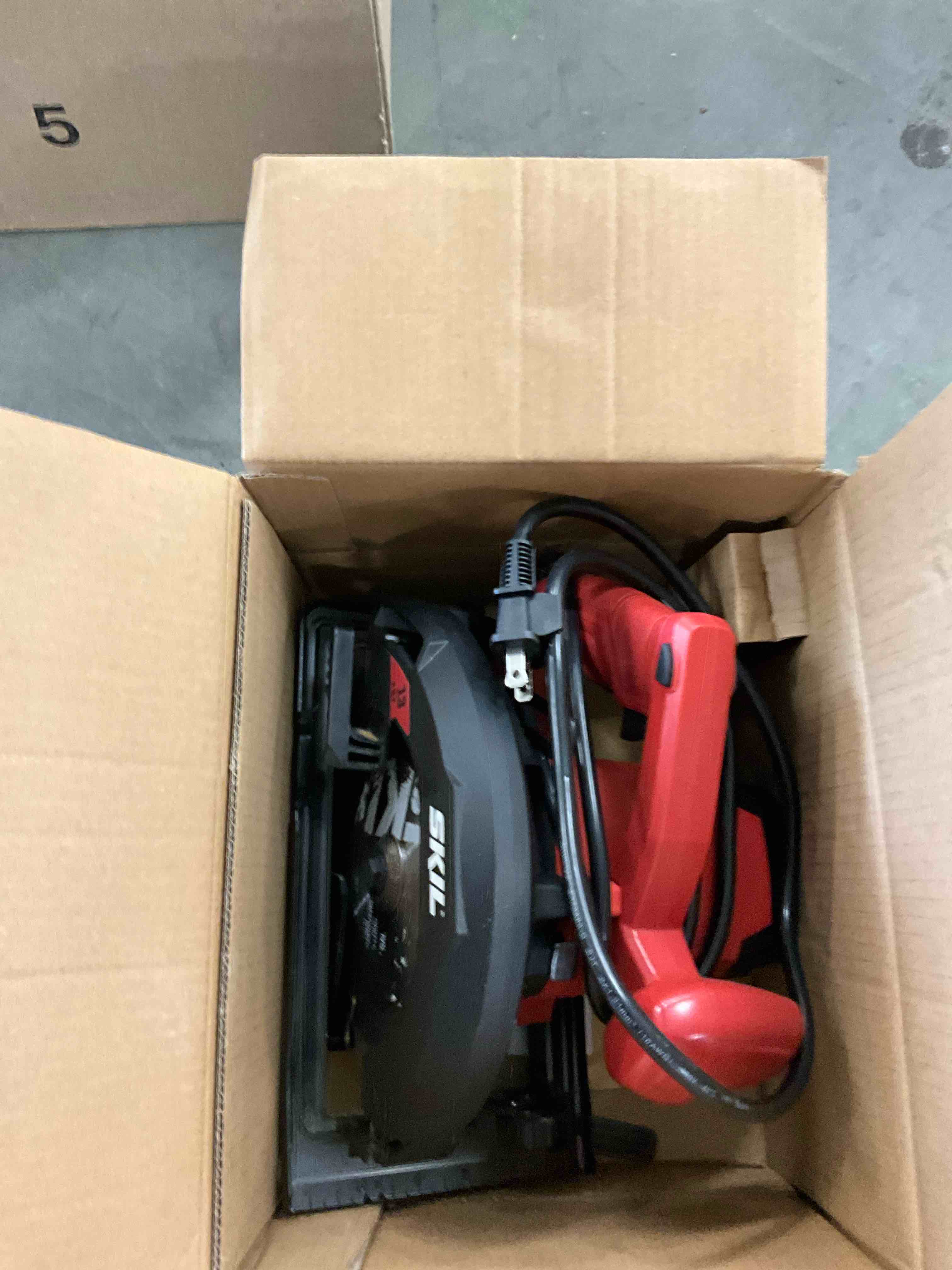 https://s3.amazonaws.com/lotting-images-prod/bidfta/BLU5430679_1715202088572.jpeg
