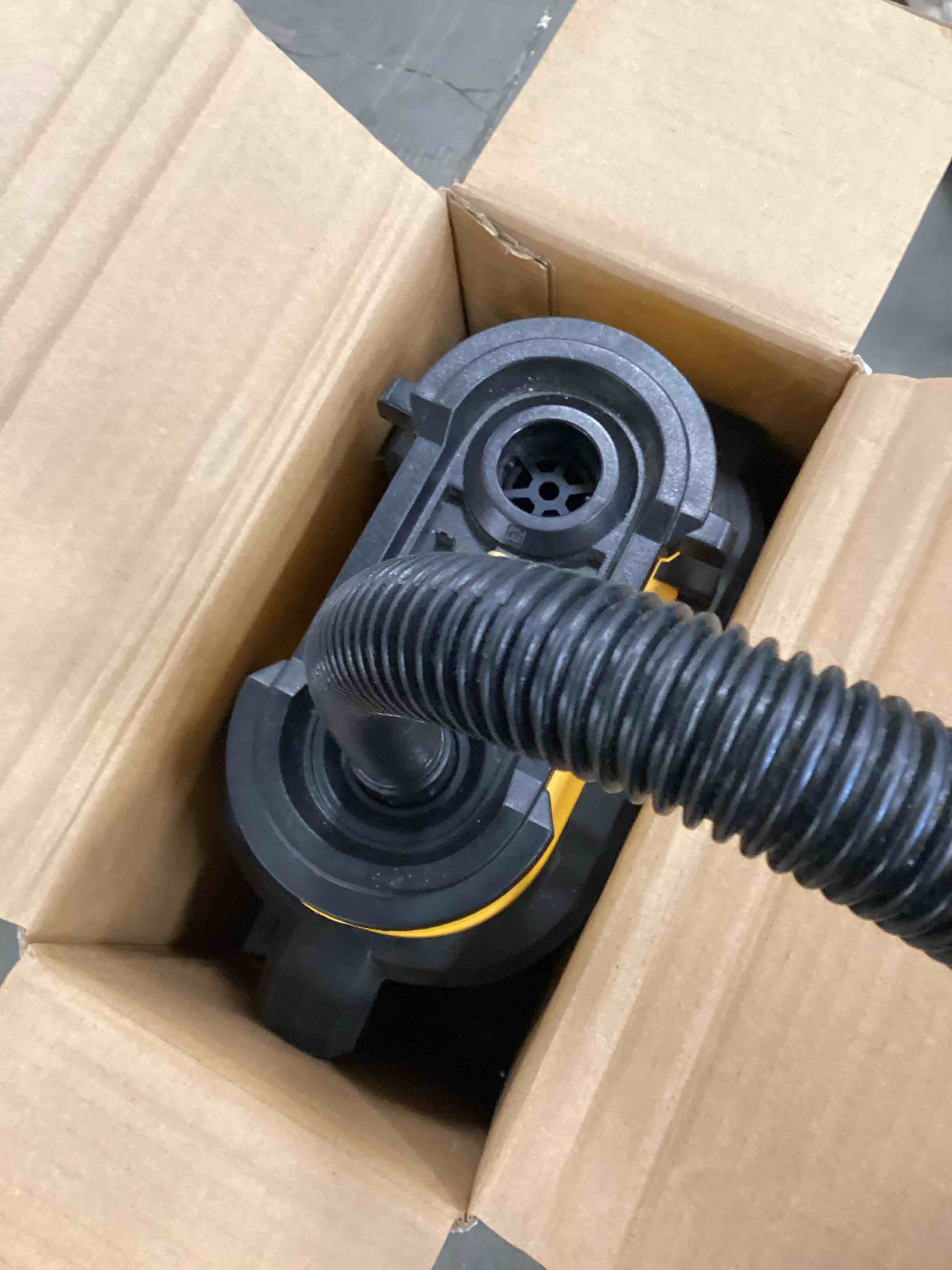 https://s3.amazonaws.com/lotting-images-prod/bidfta/BLU5430698_1715282704289.jpeg