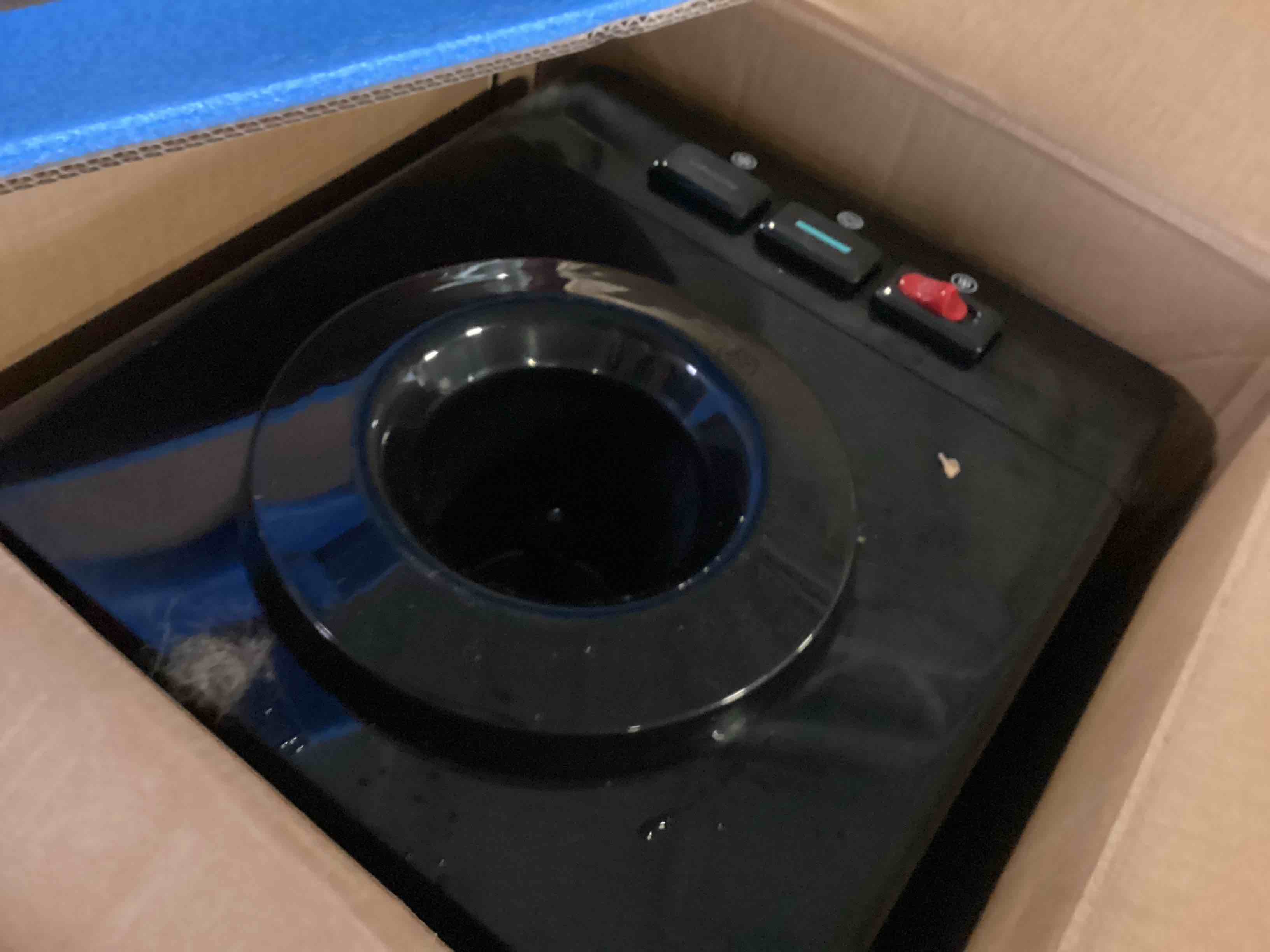 https://s3.amazonaws.com/lotting-images-prod/bidfta/BLU5432027_1698942668149.jpeg