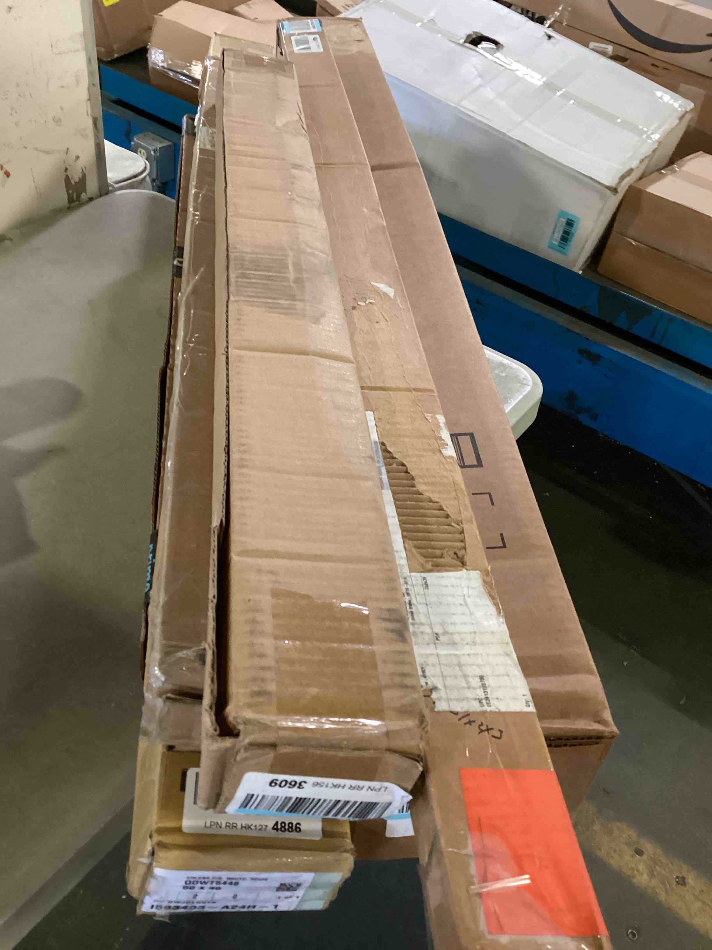 https://s3.amazonaws.com/lotting-images-prod/bidfta/BLU5432032_1698945107260.jpeg