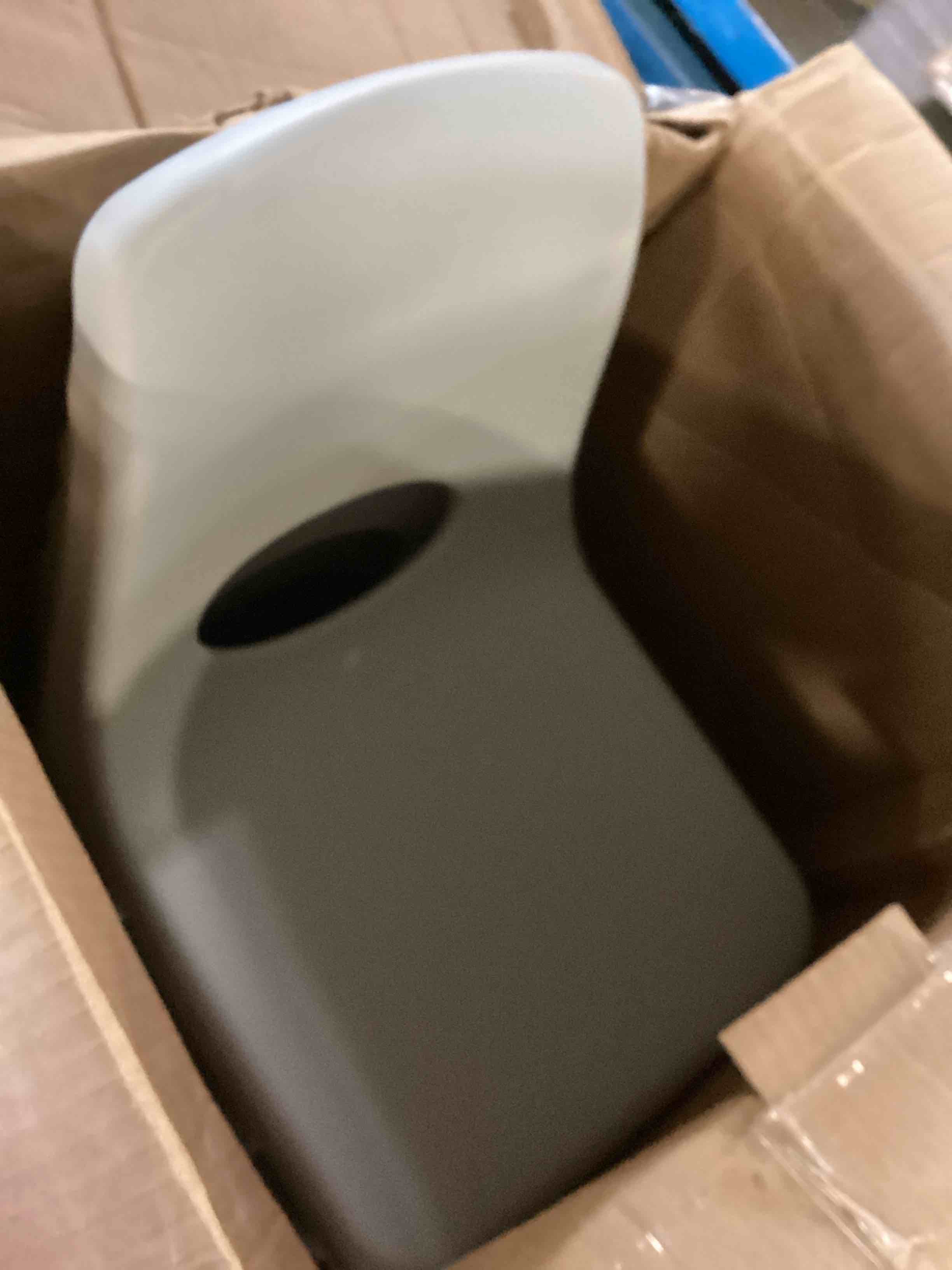 https://s3.amazonaws.com/lotting-images-prod/bidfta/BLU5432186_1699019849602.jpeg
