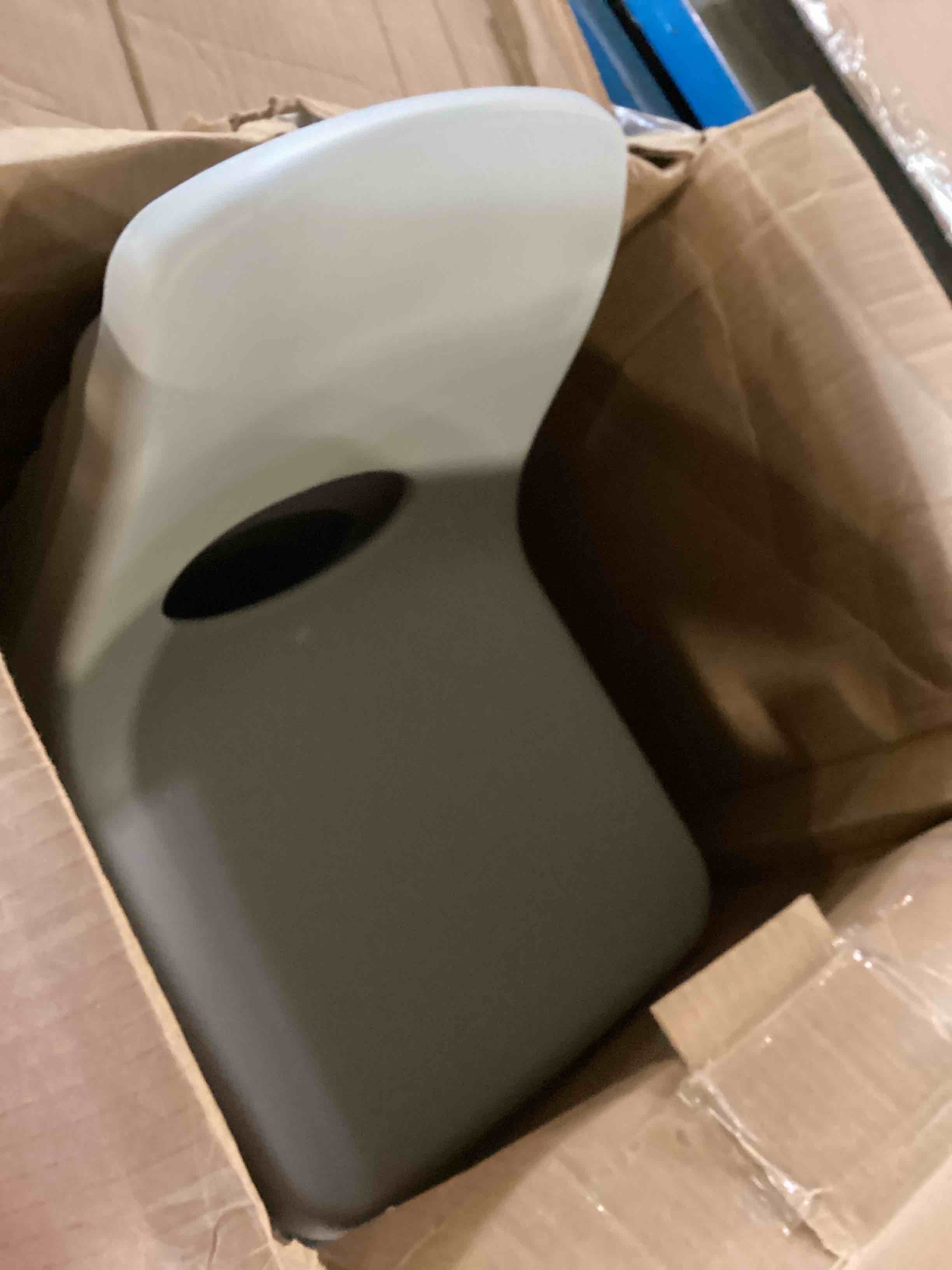 https://s3.amazonaws.com/lotting-images-prod/bidfta/BLU5432186_1699019851052.jpeg