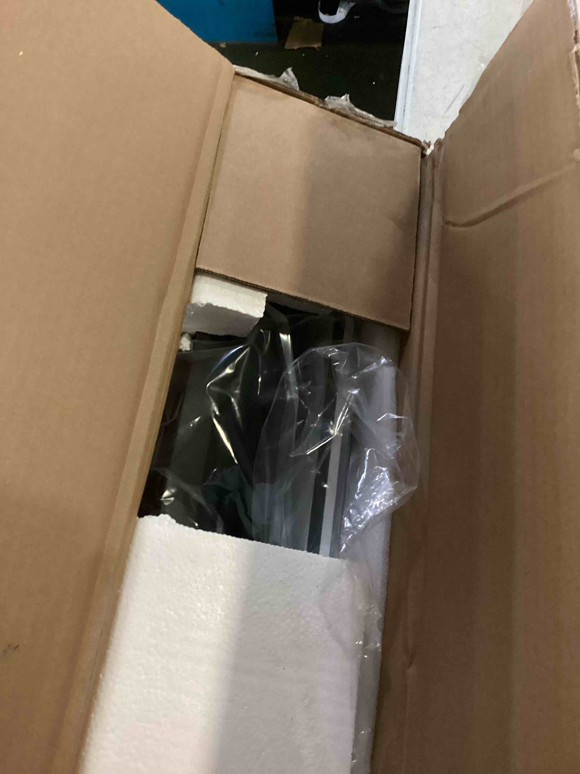 https://s3.amazonaws.com/lotting-images-prod/bidfta/BLU5432355_1699042788799.jpeg