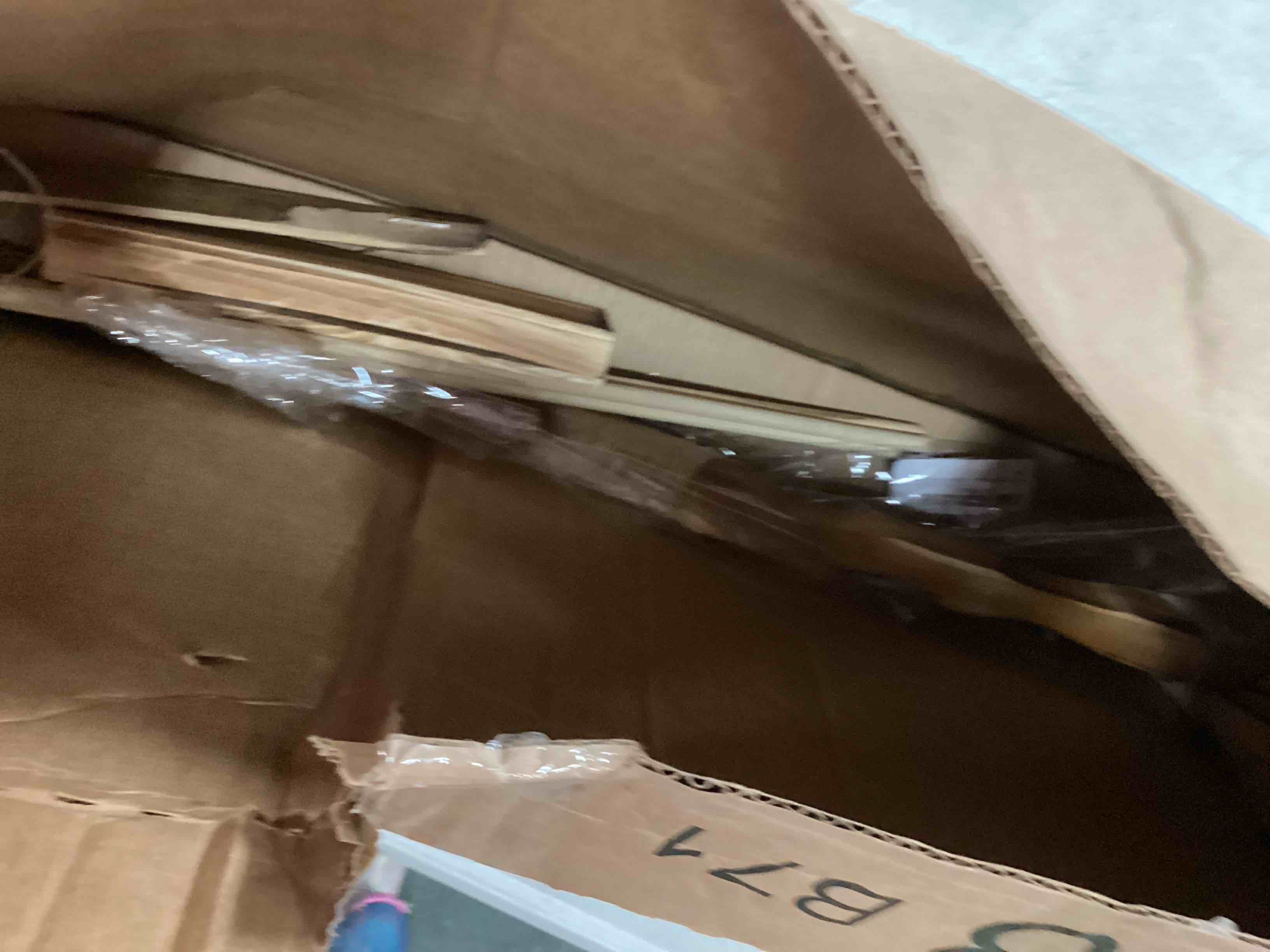 https://s3.amazonaws.com/lotting-images-prod/bidfta/BLU5432454_1699286951893.jpeg