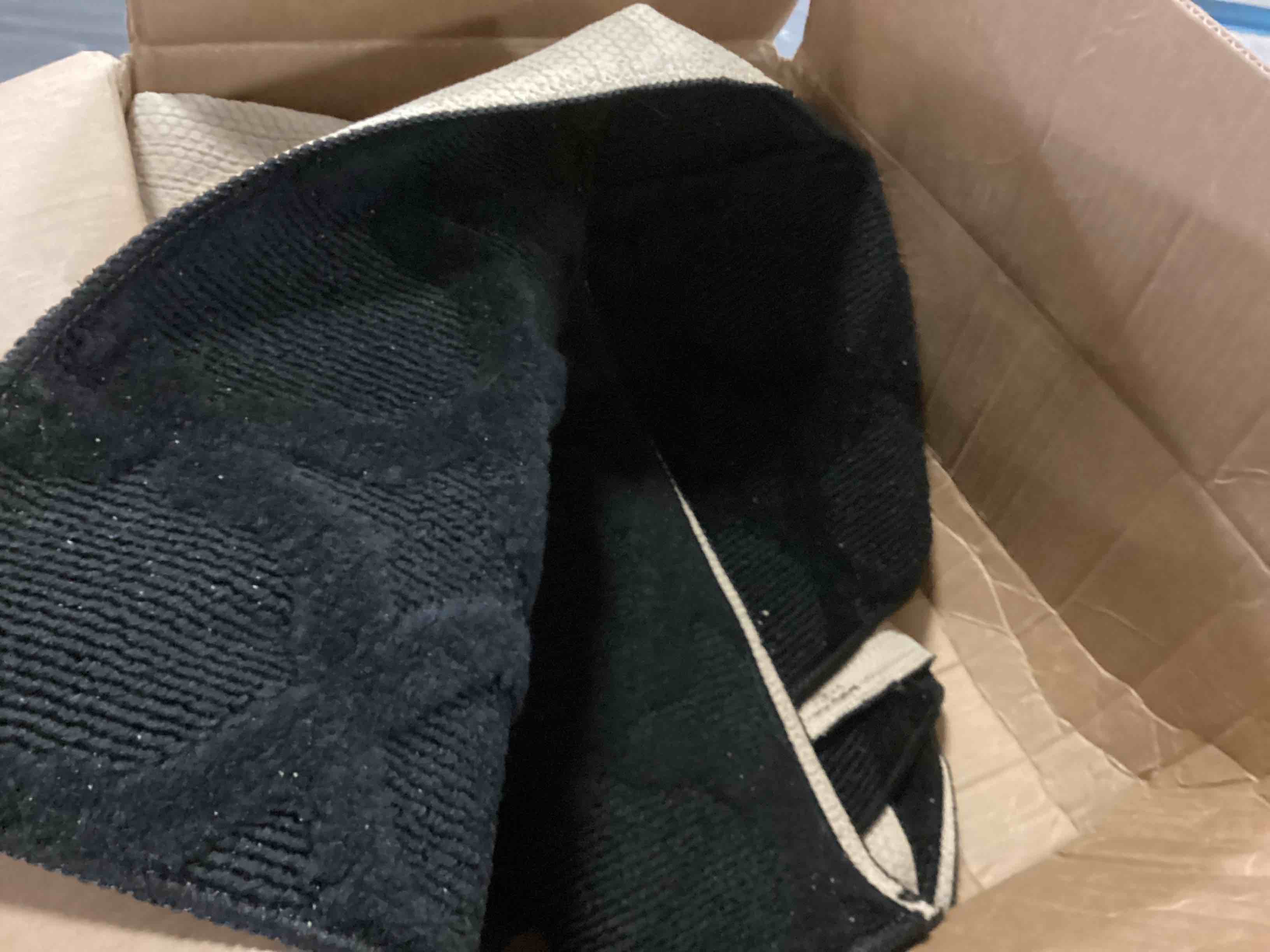 https://s3.amazonaws.com/lotting-images-prod/bidfta/BLU5432669_1699366444730.jpeg