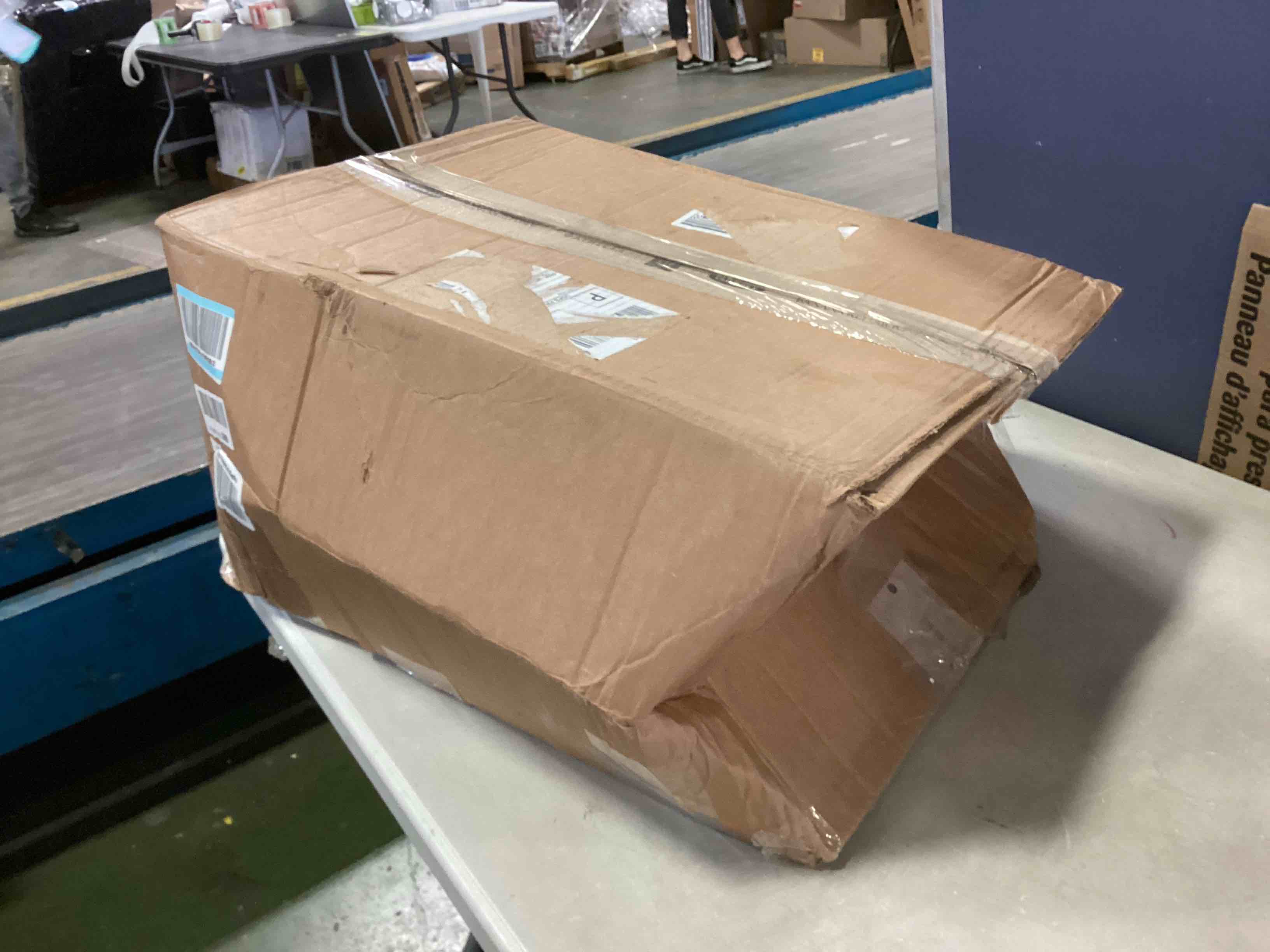 https://s3.amazonaws.com/lotting-images-prod/bidfta/BLU5432669_1699366457612.jpeg