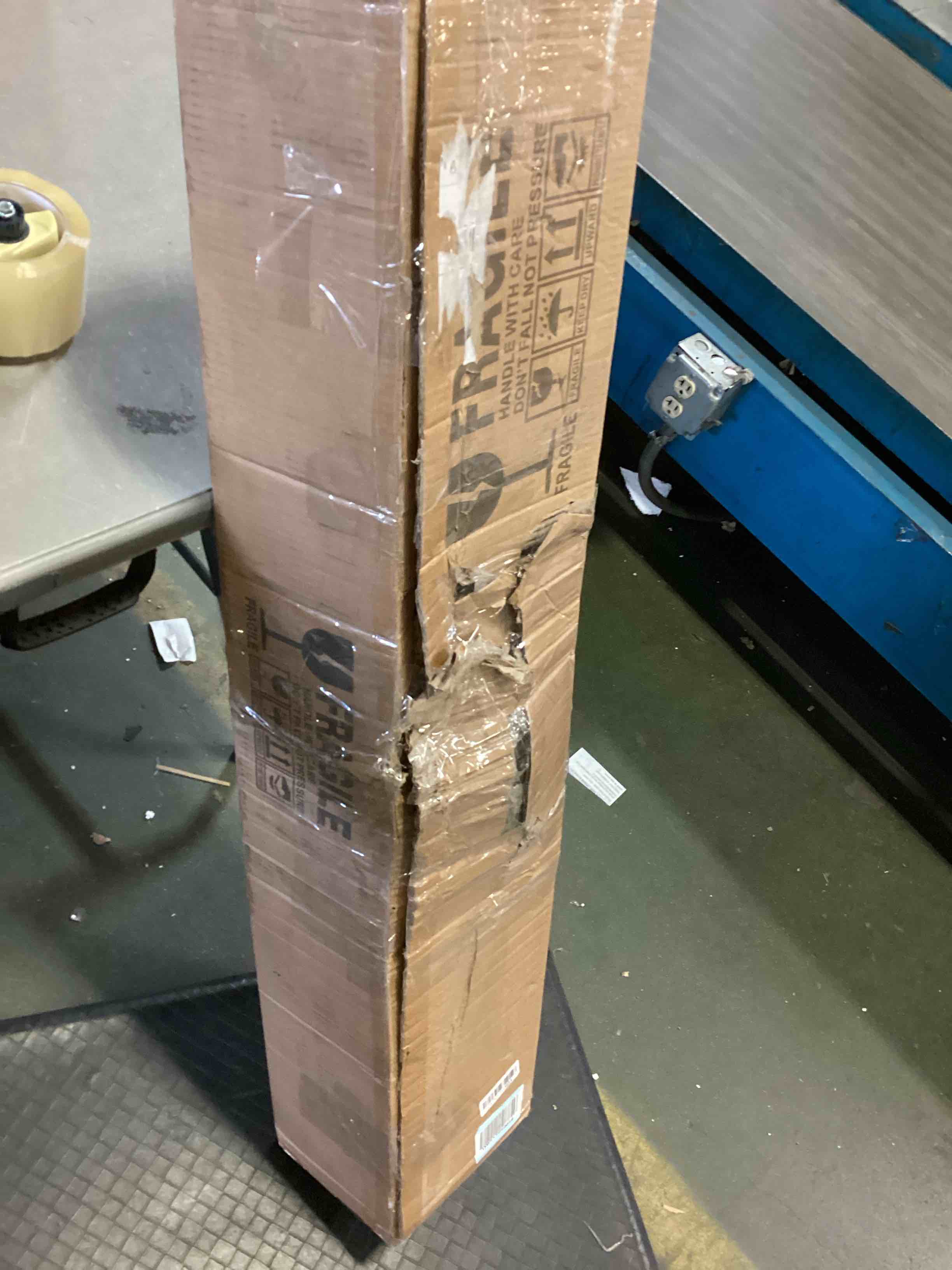 https://s3.amazonaws.com/lotting-images-prod/bidfta/BLU5433005_1699464090942.jpeg