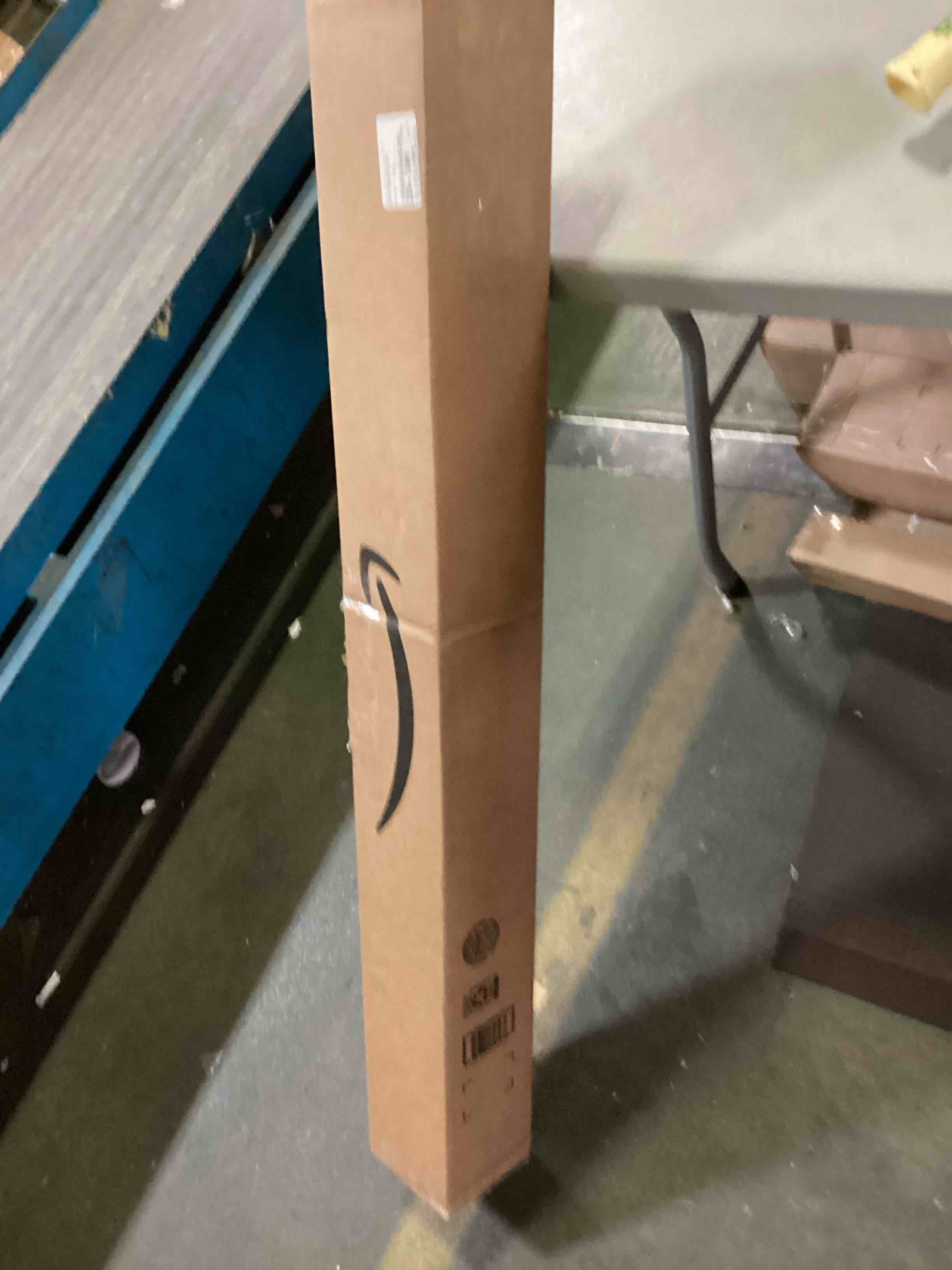 https://s3.amazonaws.com/lotting-images-prod/bidfta/BLU5433184_1699544750848.jpeg
