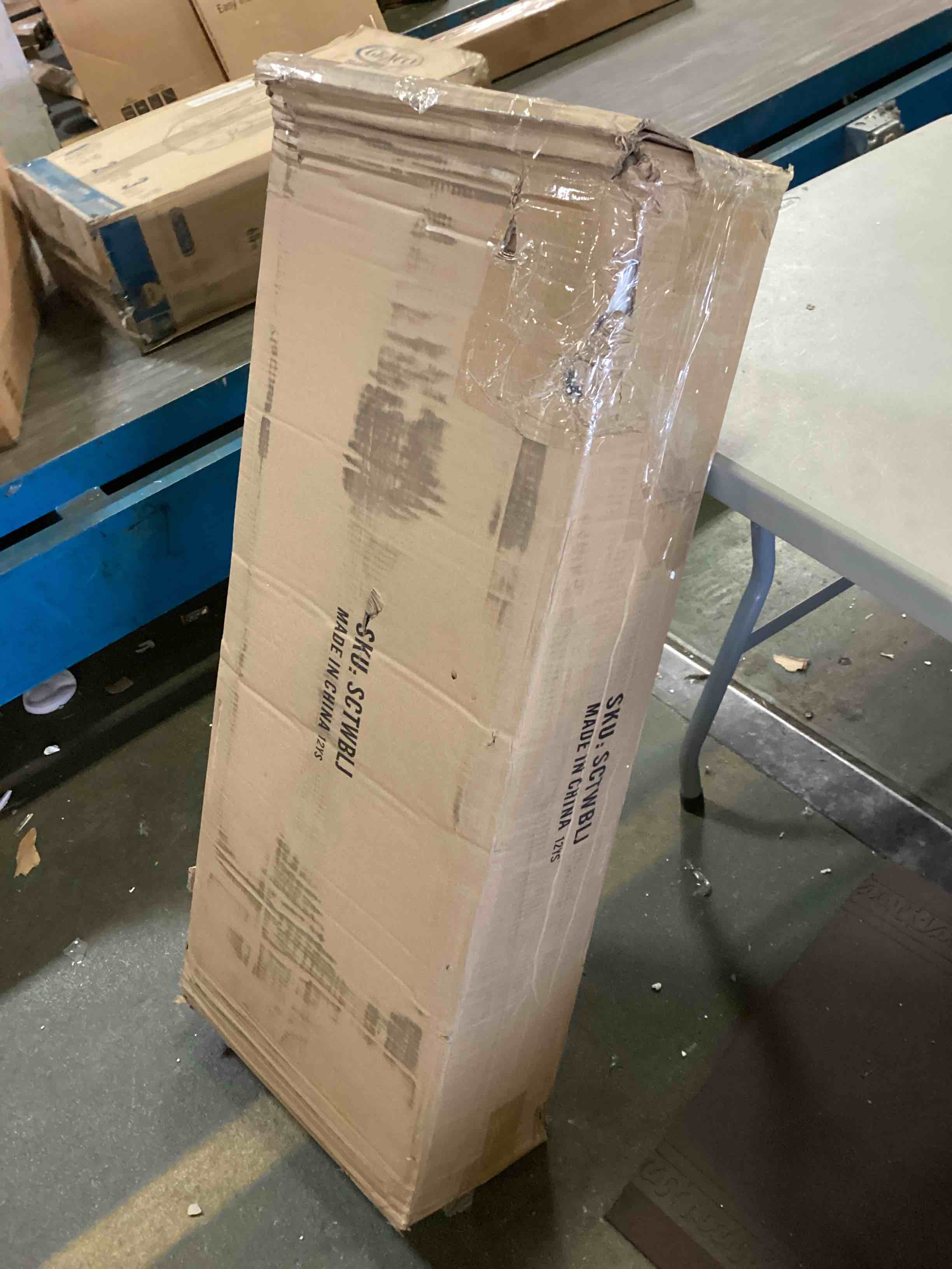 https://s3.amazonaws.com/lotting-images-prod/bidfta/BLU5433235_1699551415000.jpeg