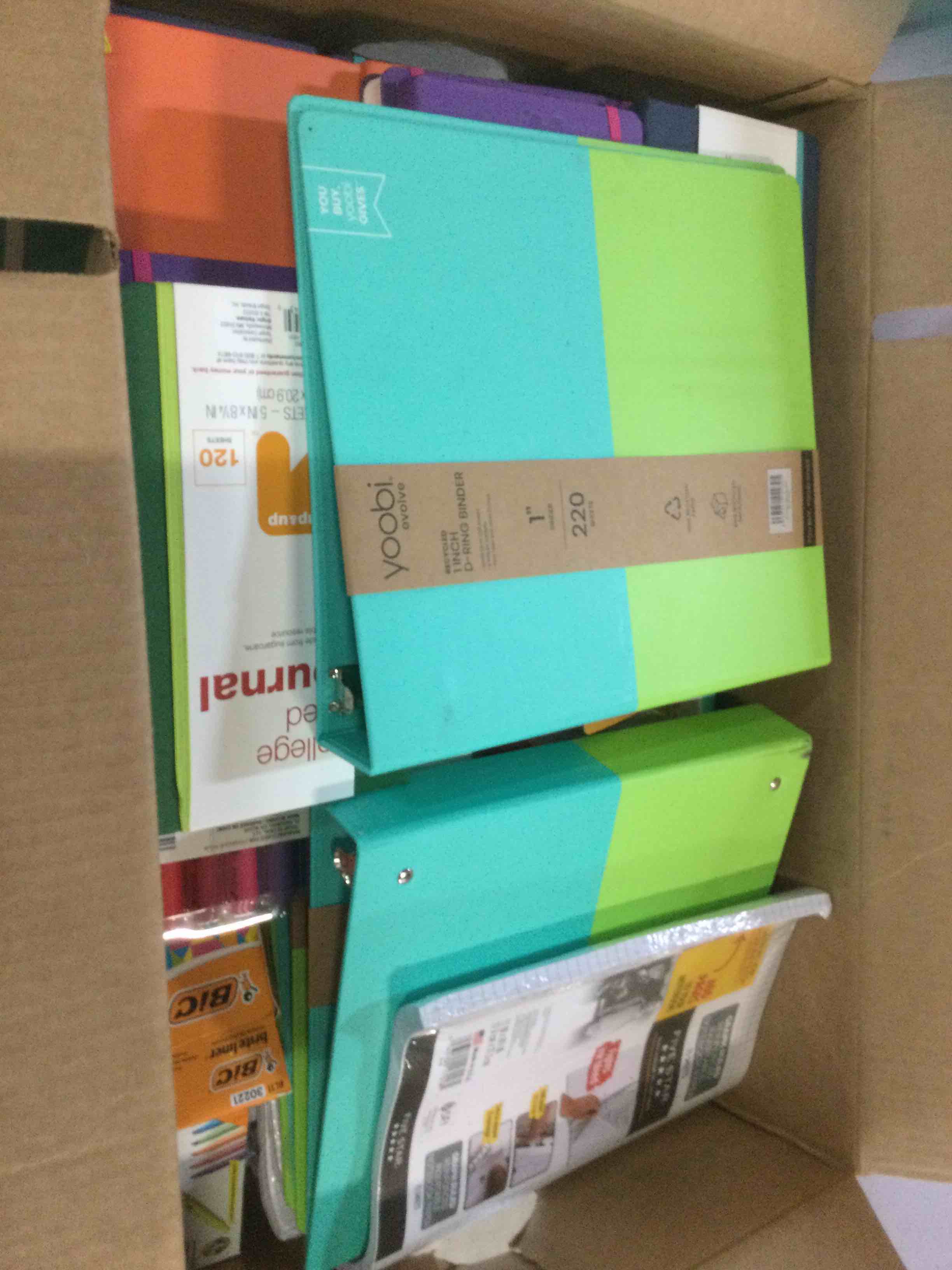 Box of assorted items 