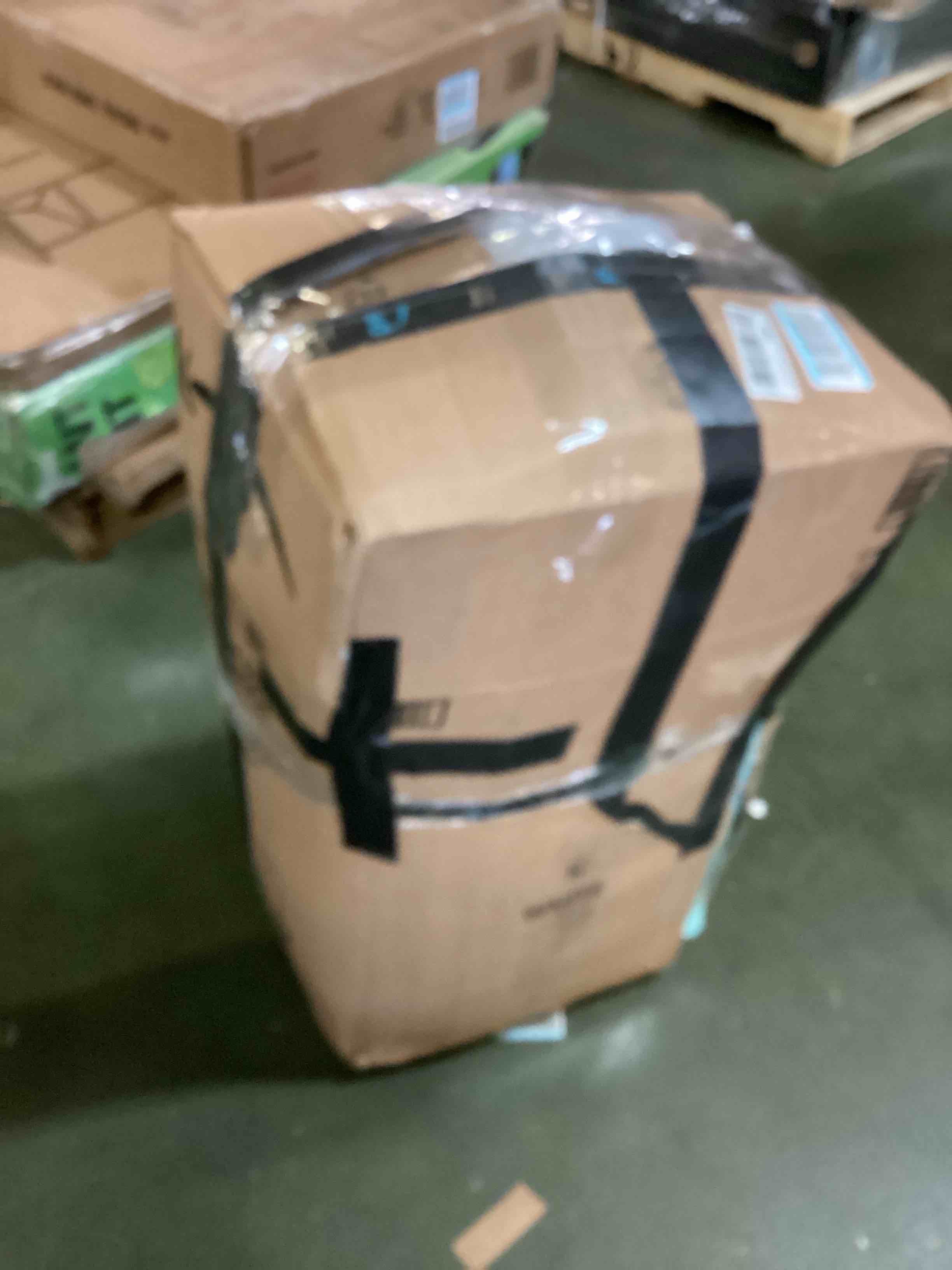 https://s3.amazonaws.com/lotting-images-prod/bidfta/BLU5434517_1699633267782.jpeg