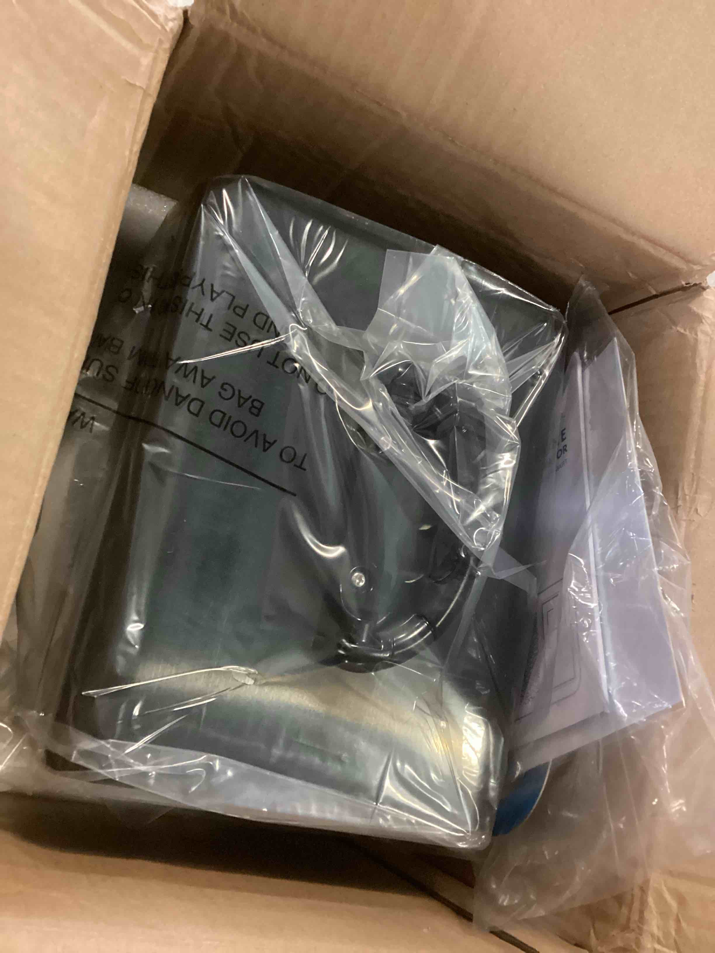https://s3.amazonaws.com/lotting-images-prod/bidfta/BLU5434605_1699647768587.jpeg