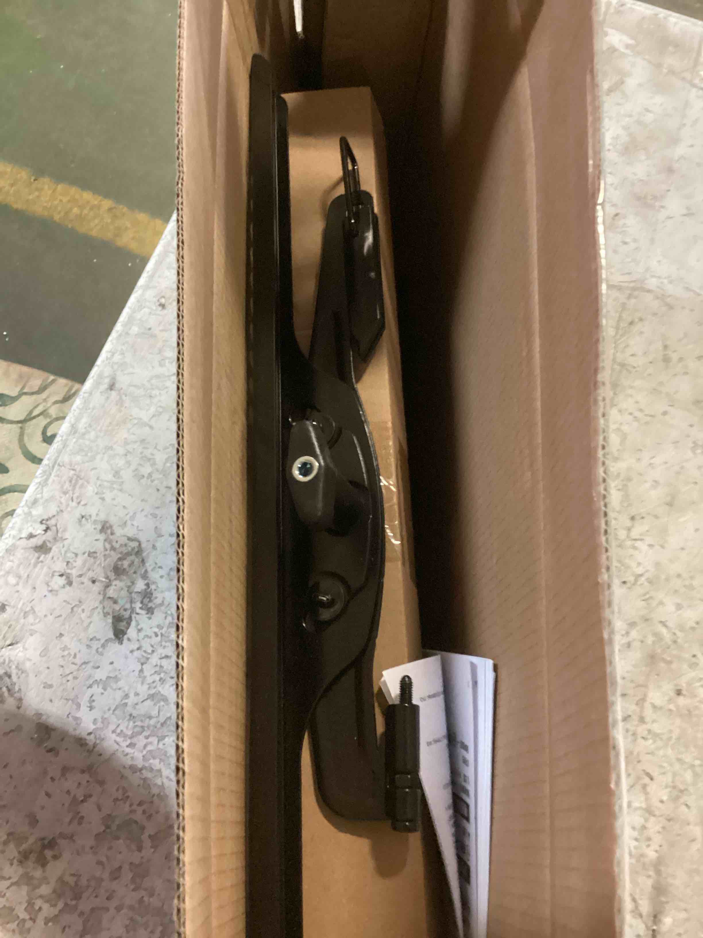 https://s3.amazonaws.com/lotting-images-prod/bidfta/BLU5434606_1699647841030.jpeg