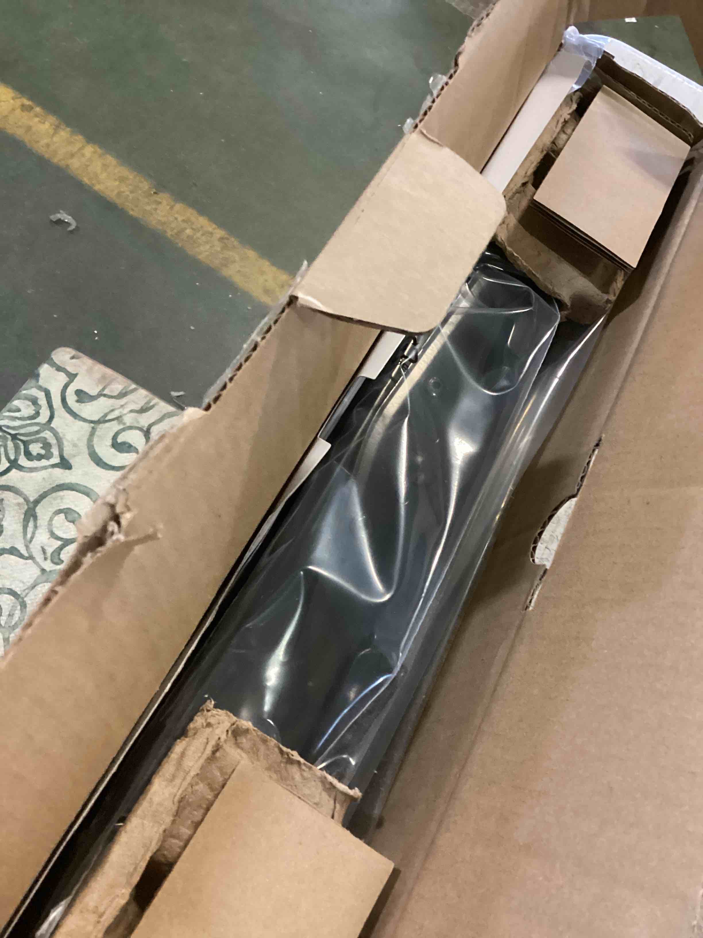https://s3.amazonaws.com/lotting-images-prod/bidfta/BLU5434609_1699648176827.jpeg