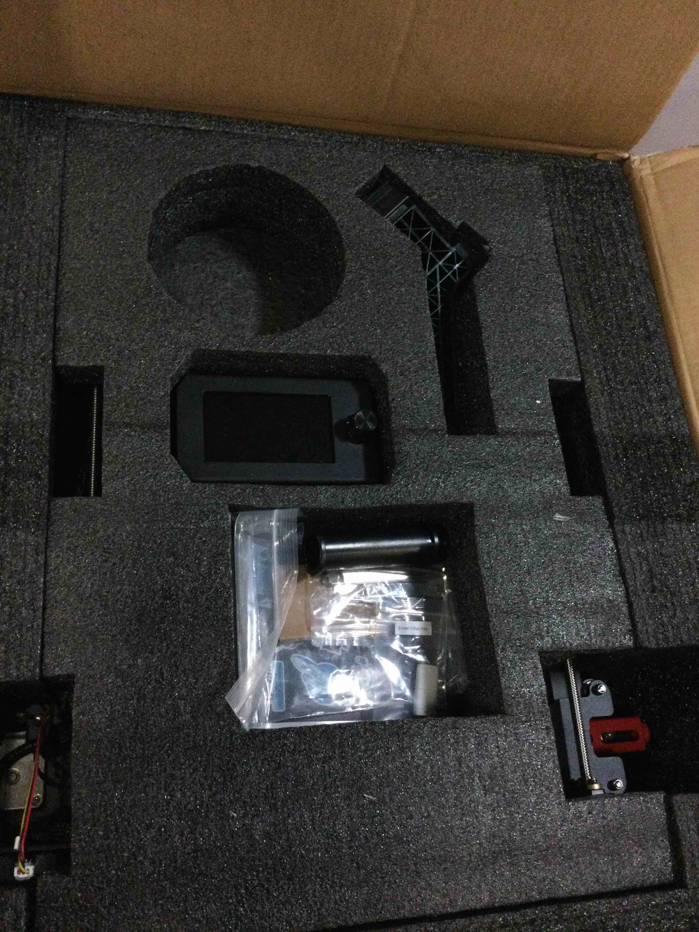https://s3.amazonaws.com/lotting-images-prod/bidfta/BLU5439912_1698675778815.jpeg